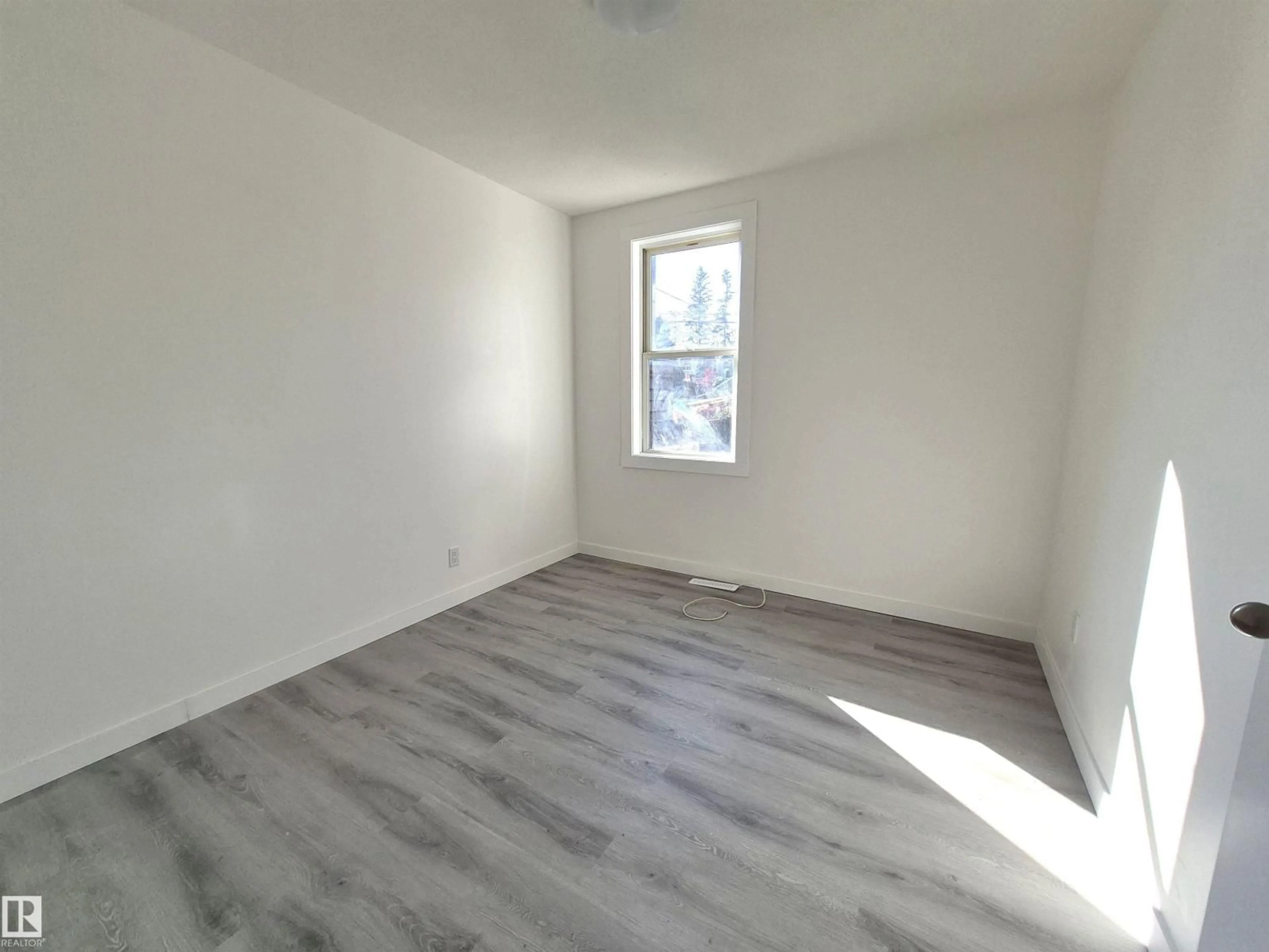 A pic of a room for 11240 94 ST, Edmonton Alberta T5G1G9