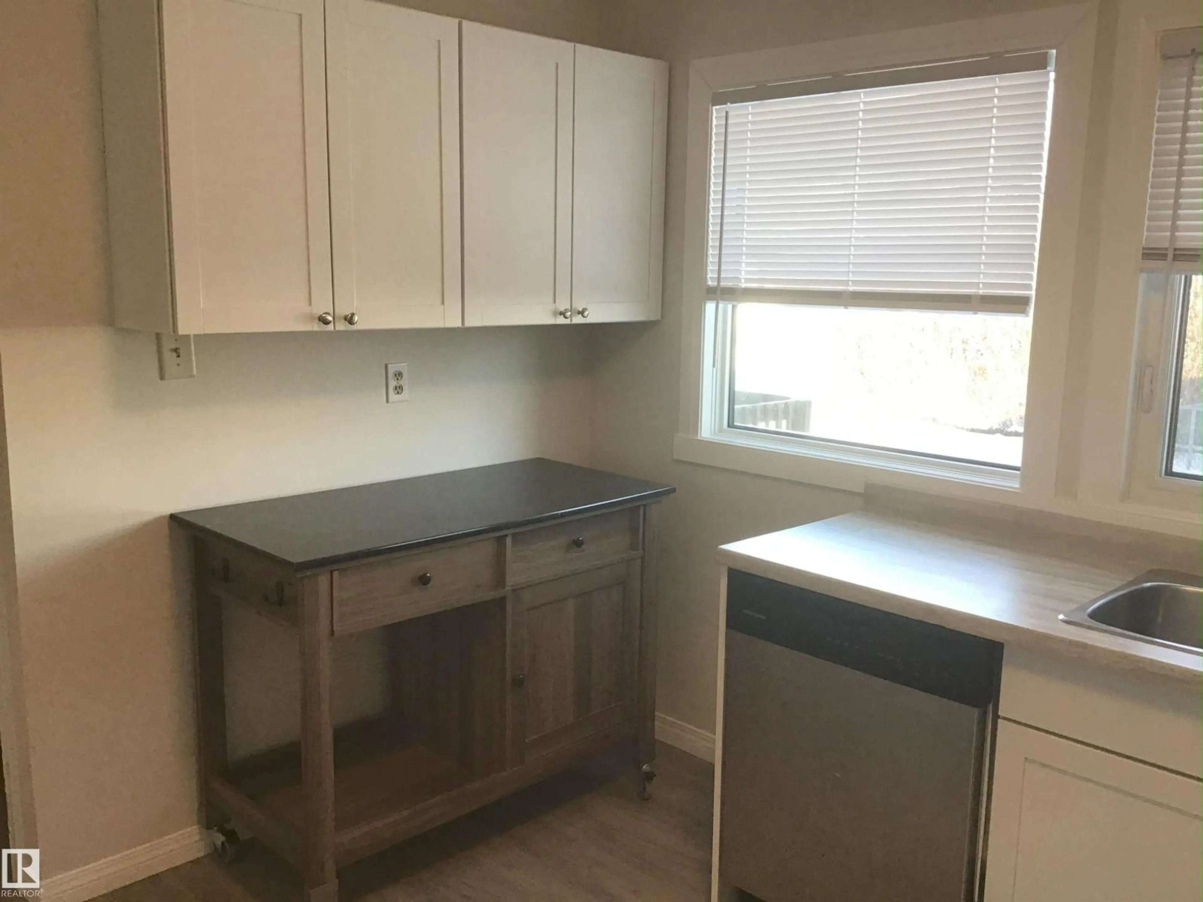 Standard kitchen, unknown for 9035 149 ST, Edmonton Alberta T5R0A5