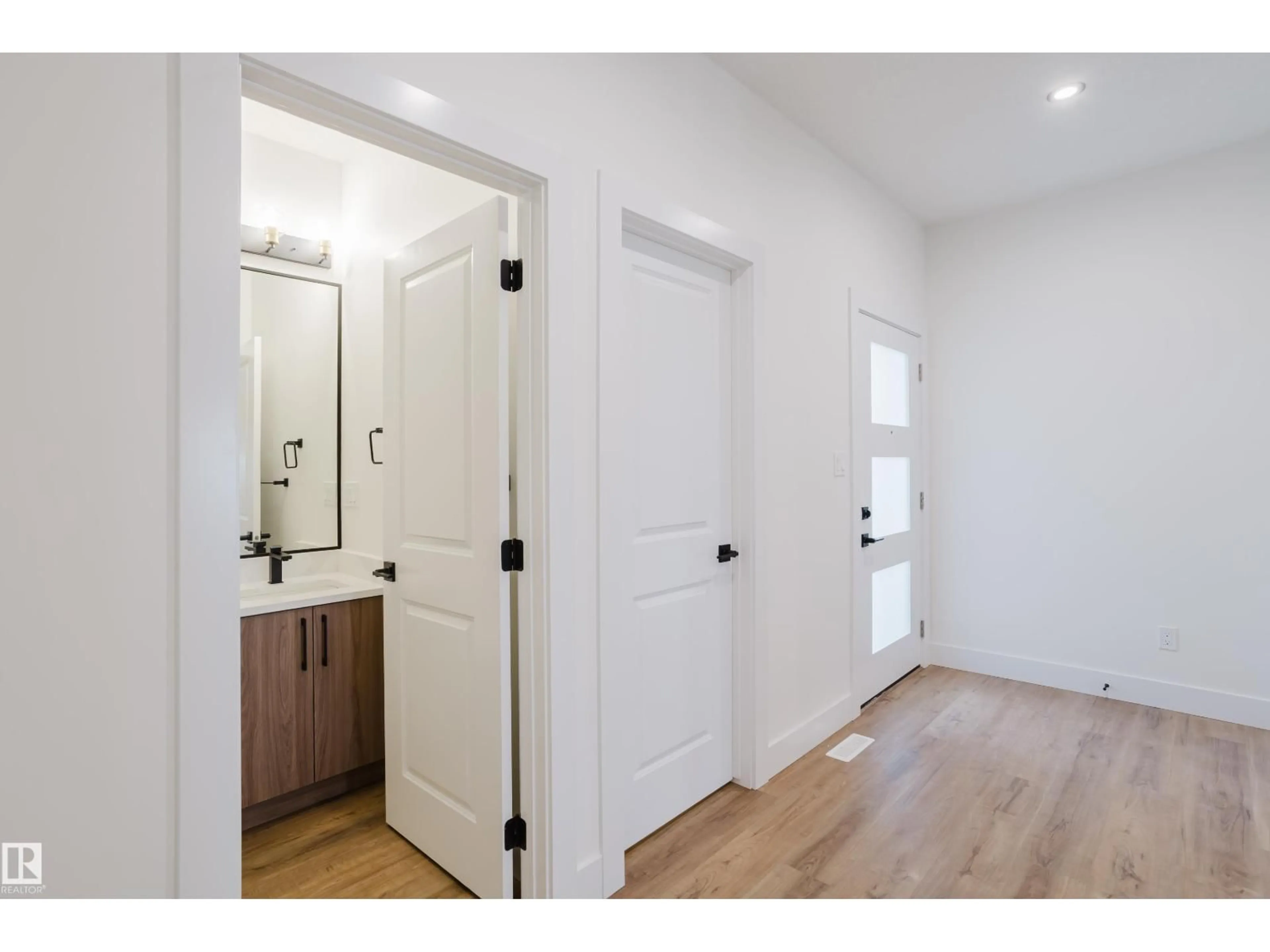 Indoor entryway for 341 MUNN WY, Leduc Alberta T9E0S9