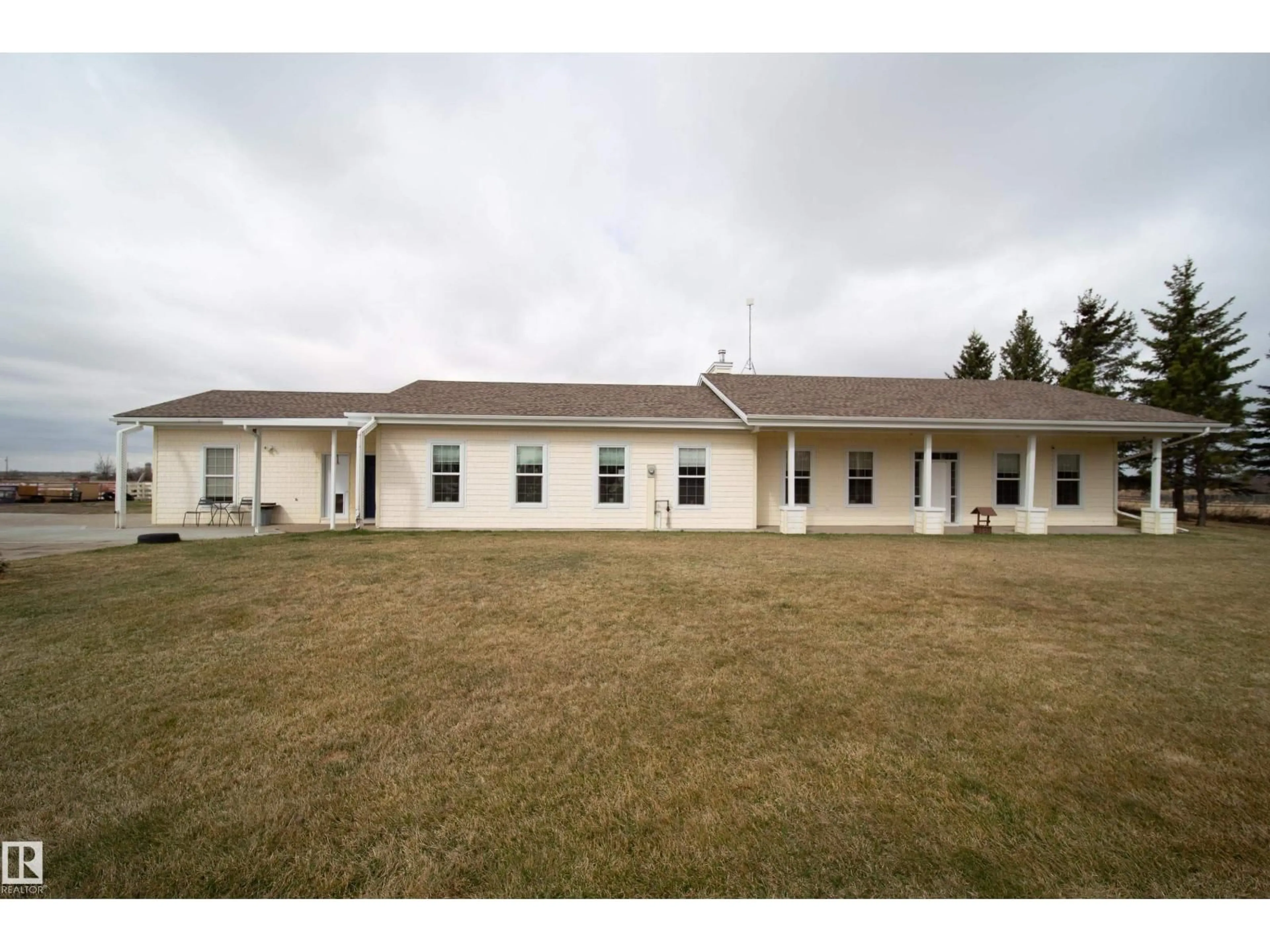 A pic from outside/outdoor area/front of a property/back of a property/a pic from drone, building for 51214 RGE RD 232, Rural Strathcona County Alberta T8B1K8
