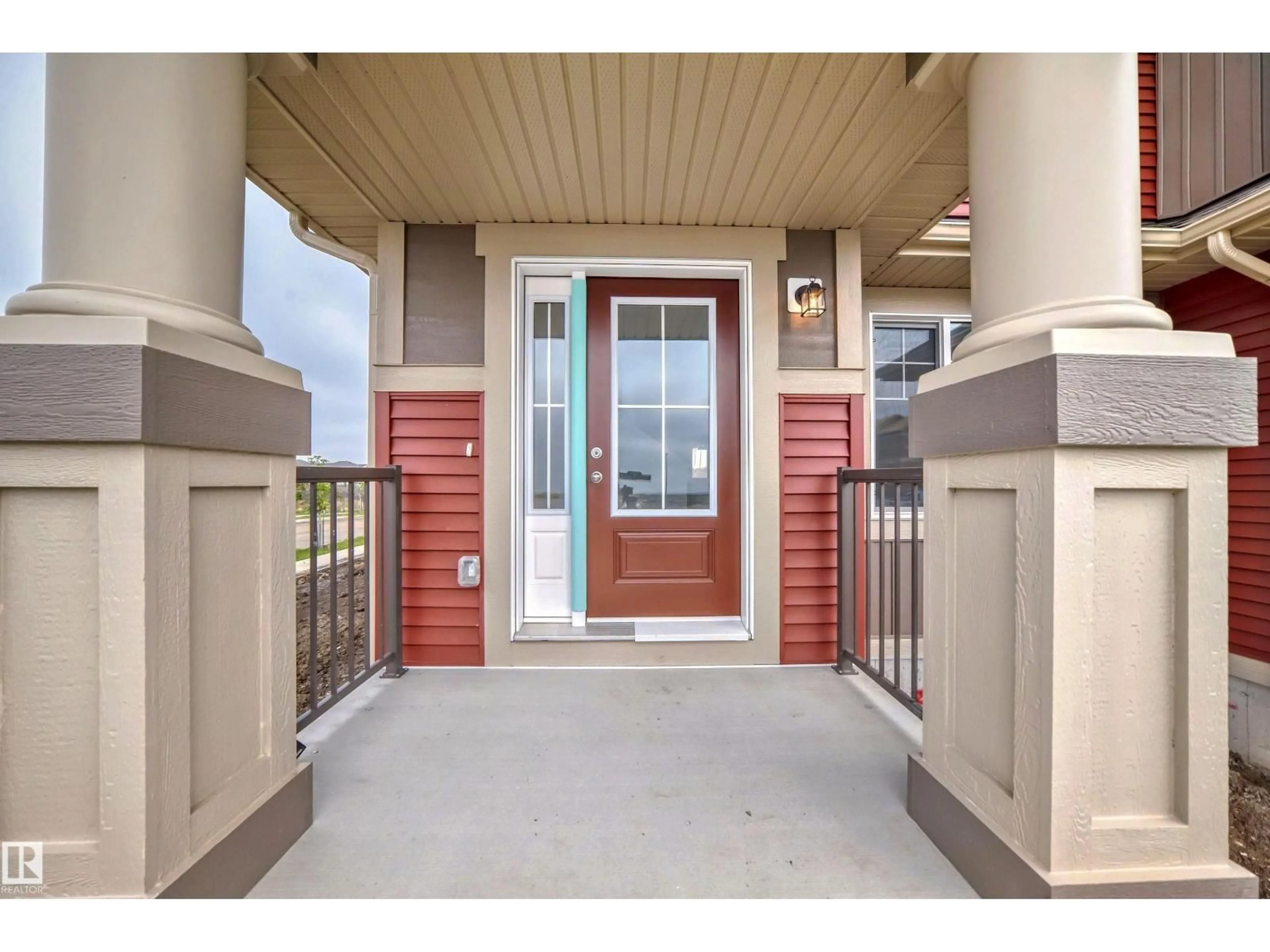 Indoor entryway for 2 ELLIOT WYND, Fort Saskatchewan Alberta T8L0K5