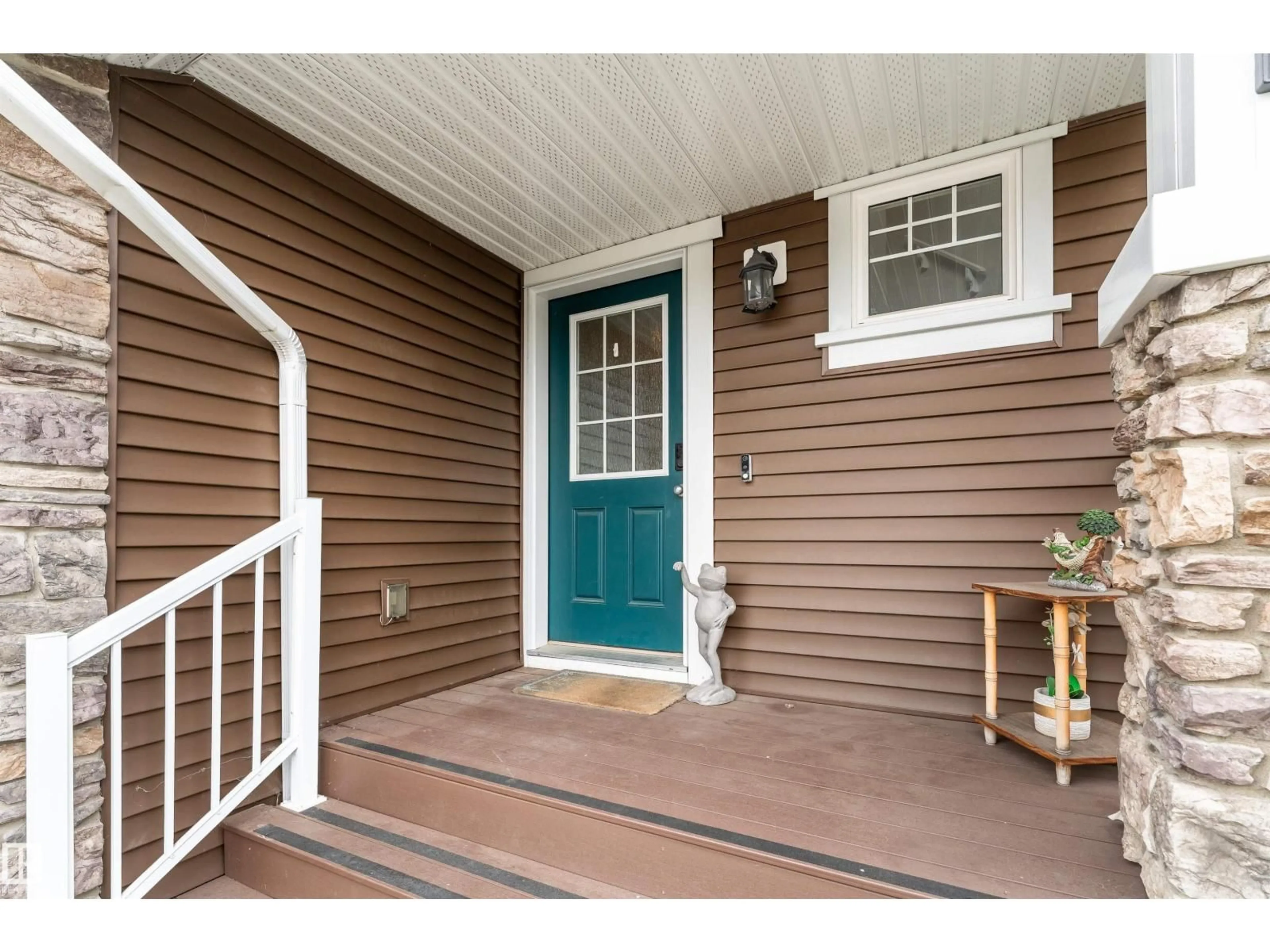 Indoor entryway for 521 EBBERS WY, Edmonton Alberta T5Y3T8