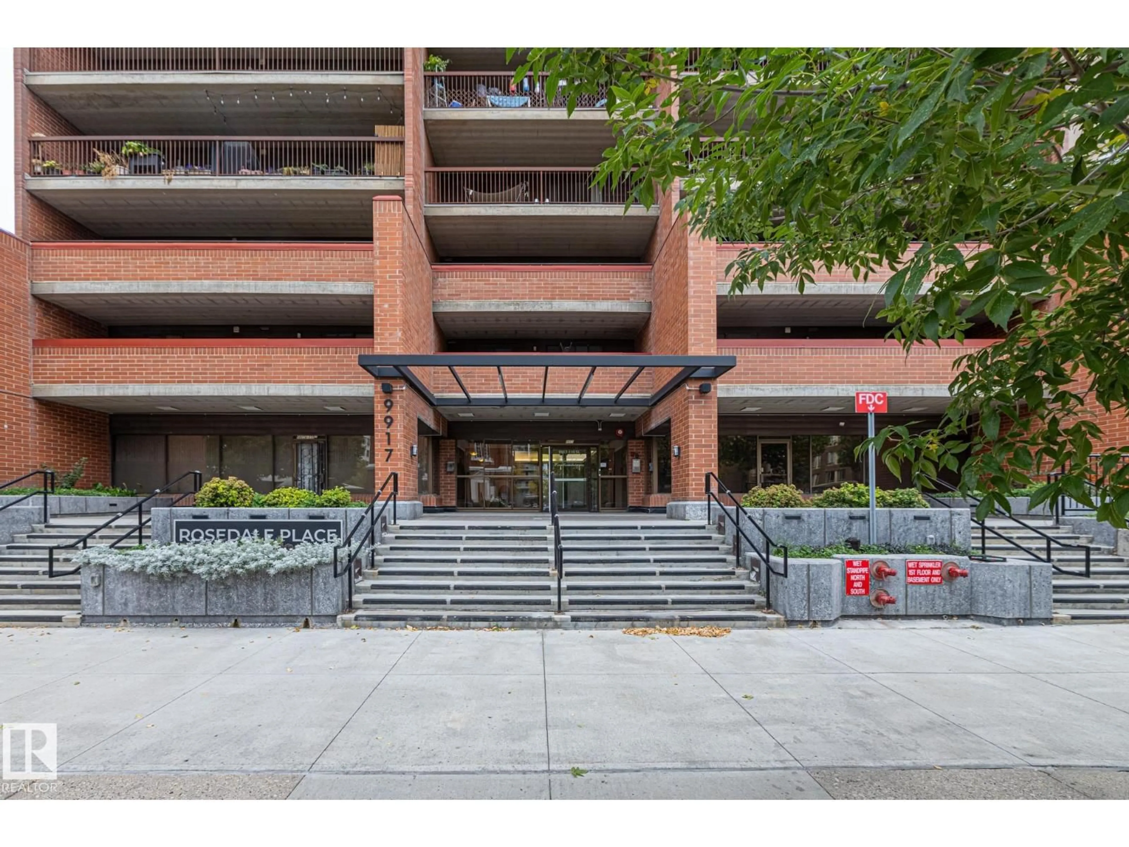 Indoor foyer for 9917 - 905 110 ST NW, Edmonton Alberta T5K2N4