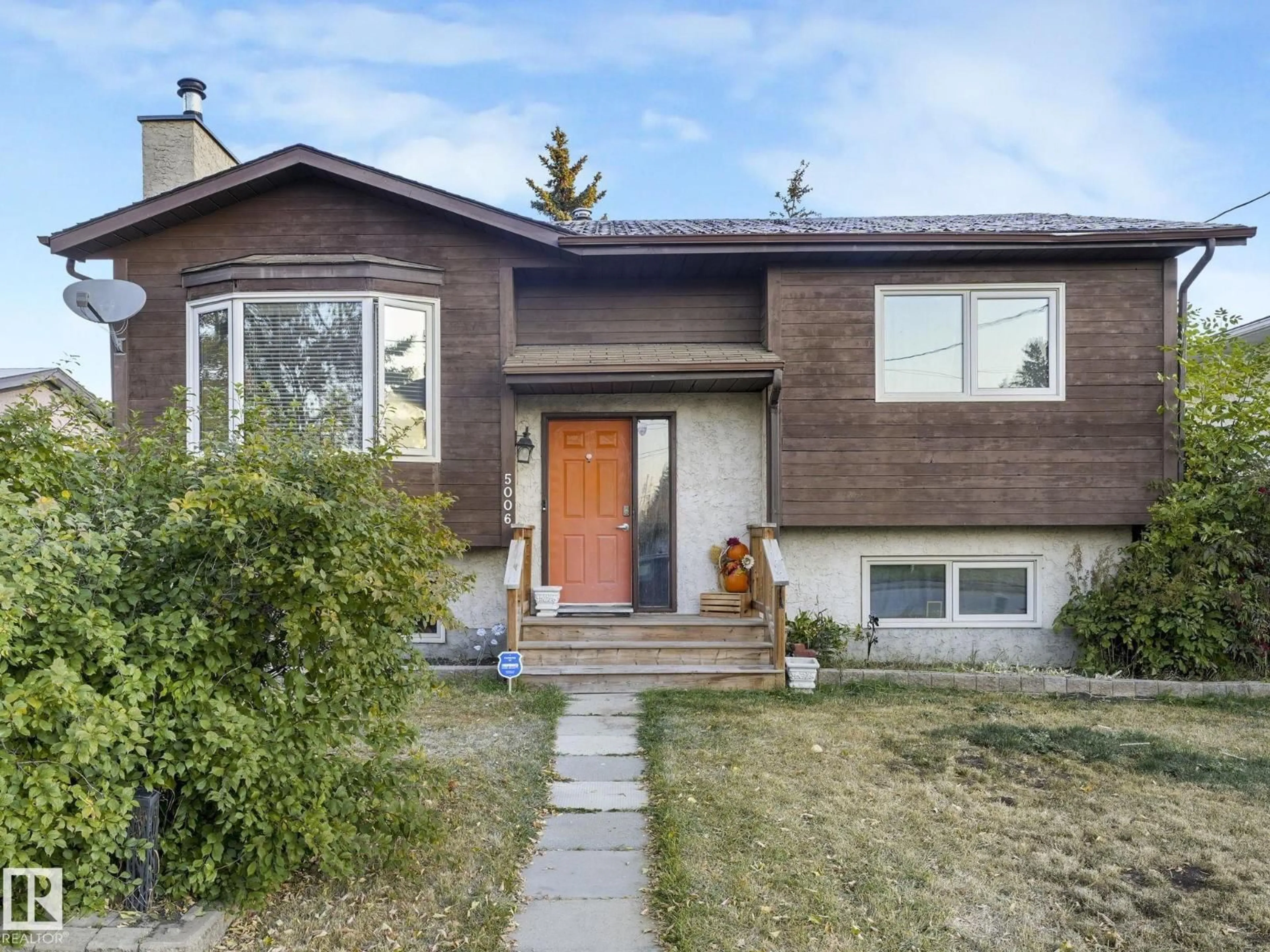 Home with vinyl exterior material, street for 5006 51 AV, Calmar Alberta T0C0V0