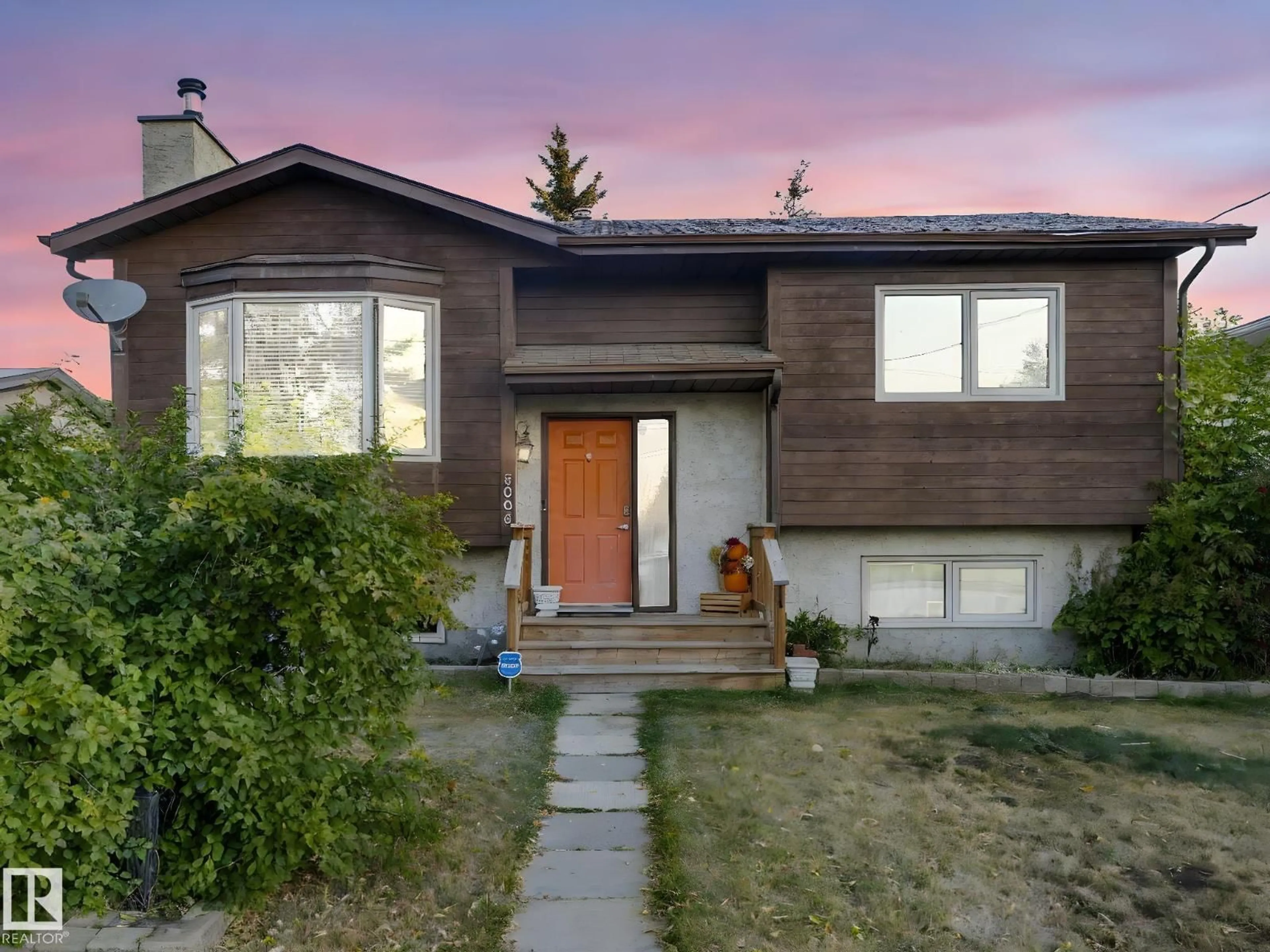 Home with vinyl exterior material, street for 5006 51 AV, Calmar Alberta T0C0V0