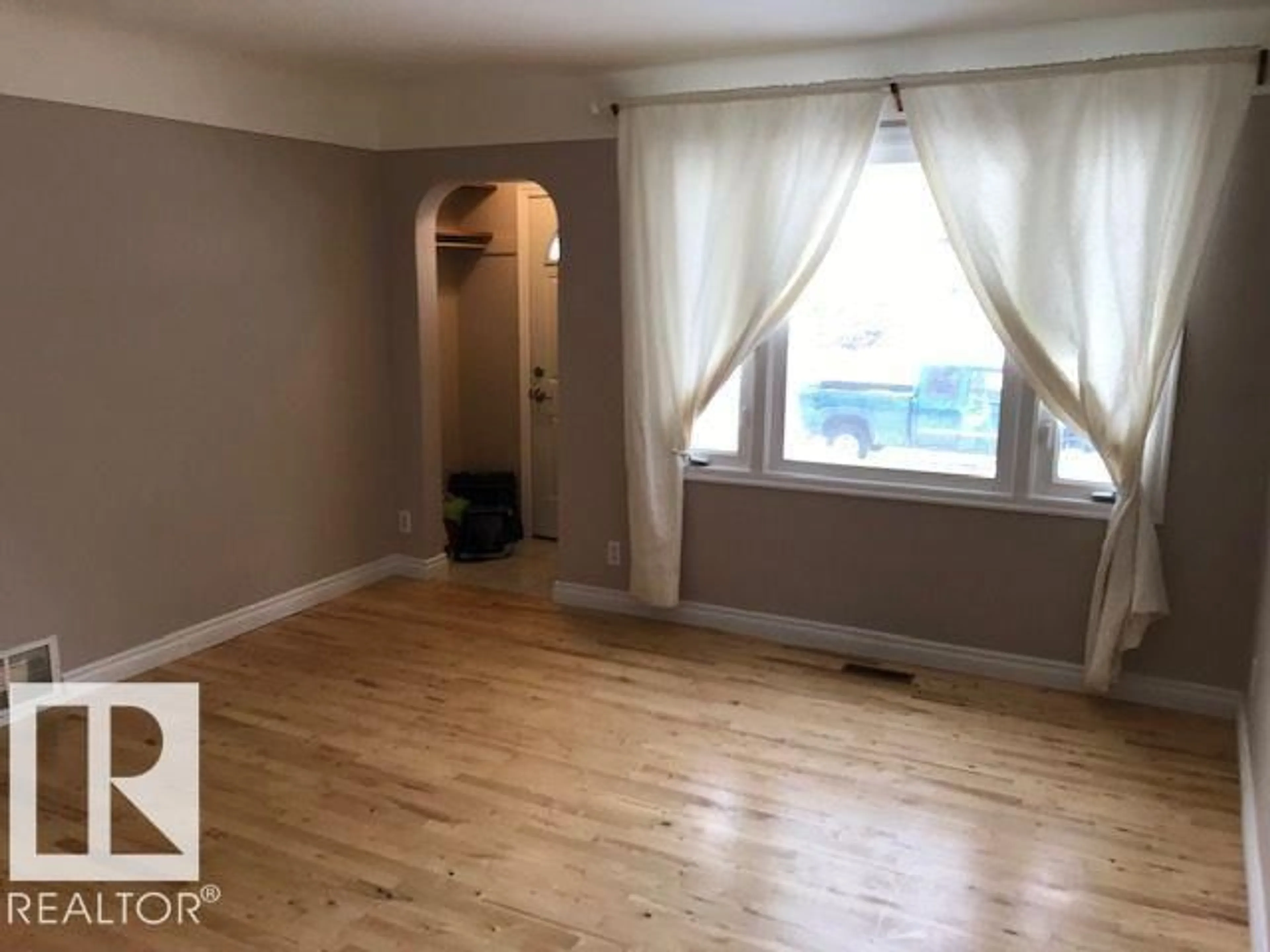 A pic of a room for 9239 92 ST, Edmonton Alberta T6C3R4
