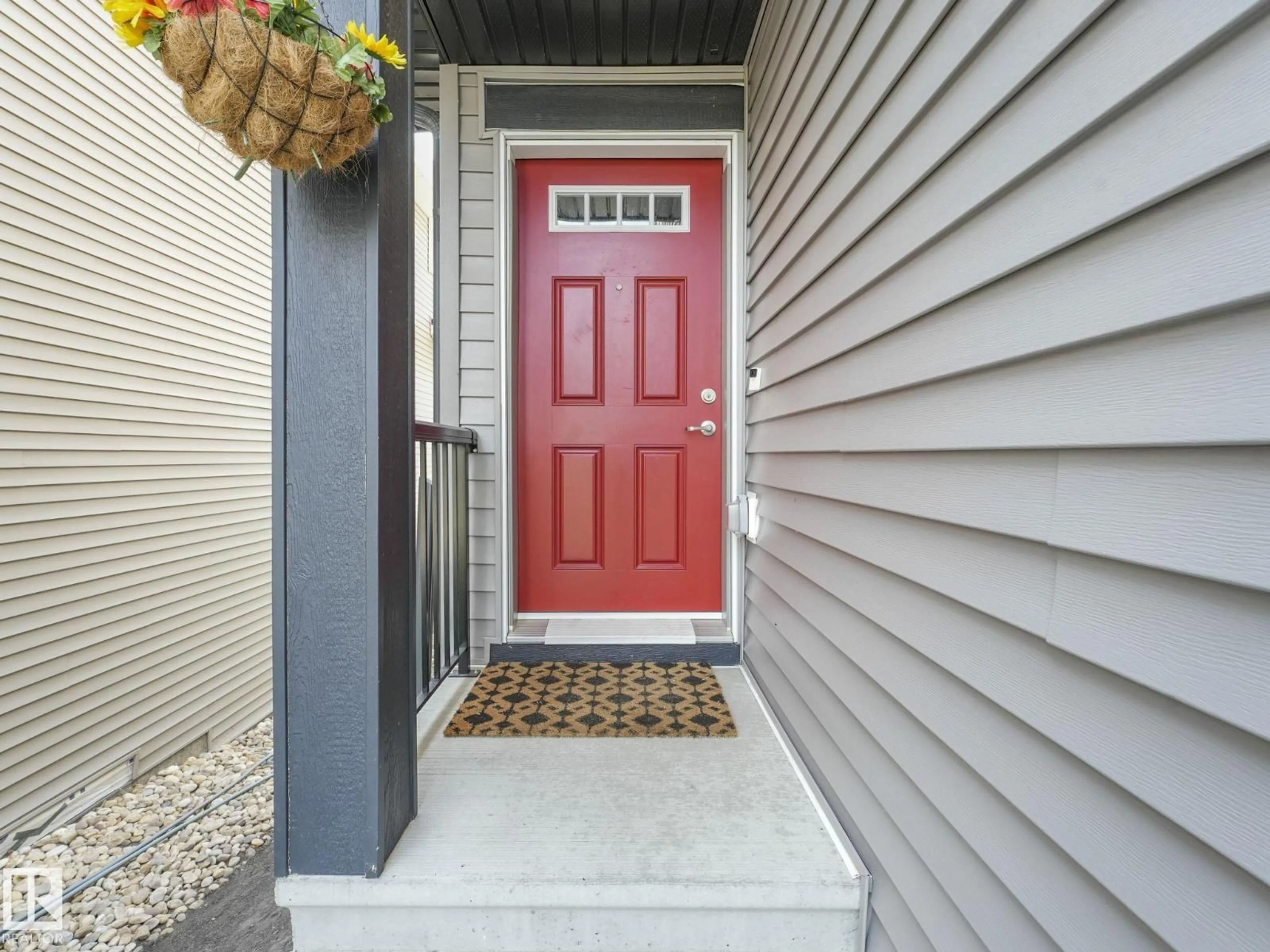 Indoor entryway for 1407 DARBY GREEN GR, Edmonton Alberta T6W4N4
