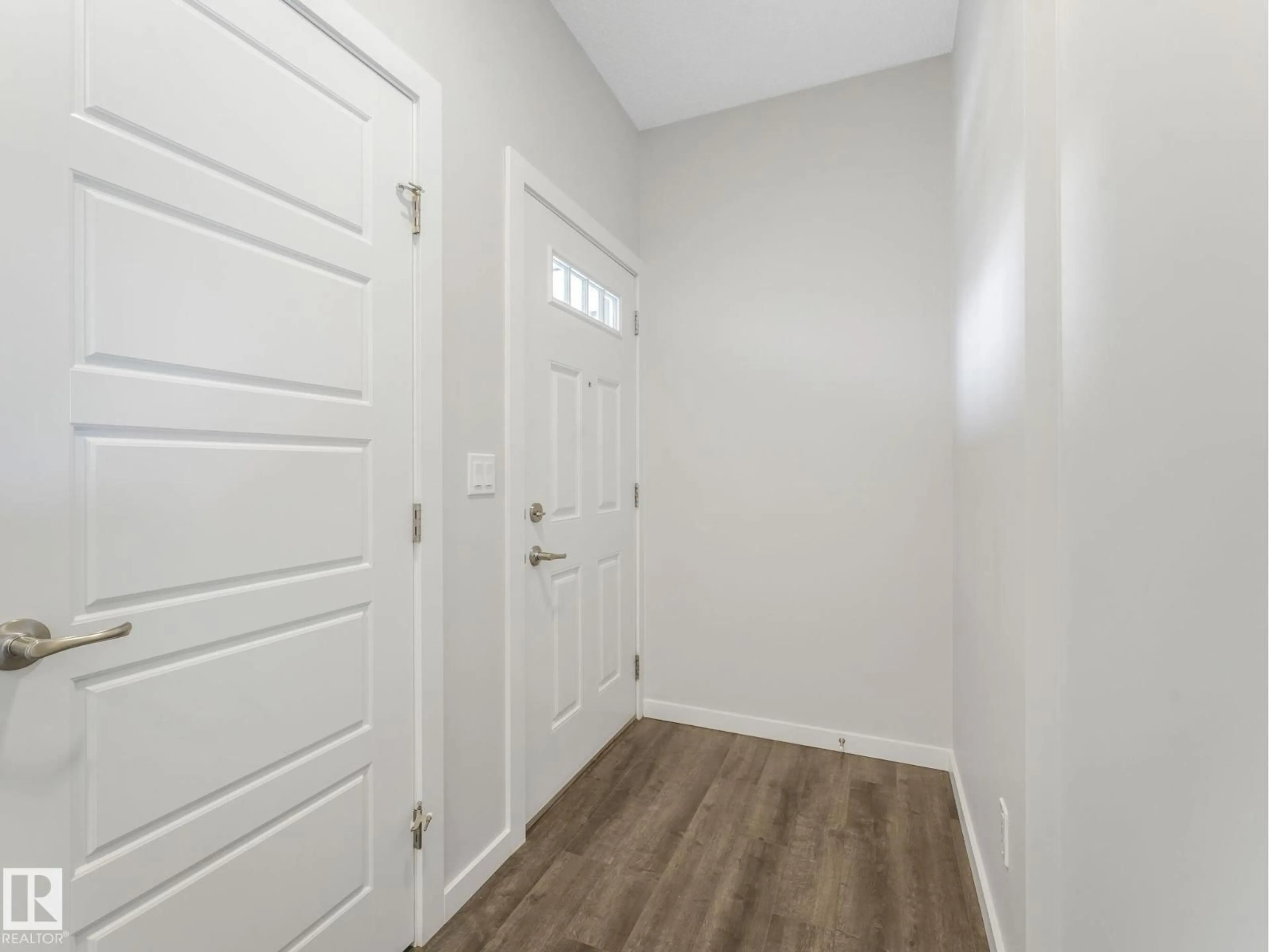 Indoor entryway for 1407 DARBY GREEN GR, Edmonton Alberta T6W4N4