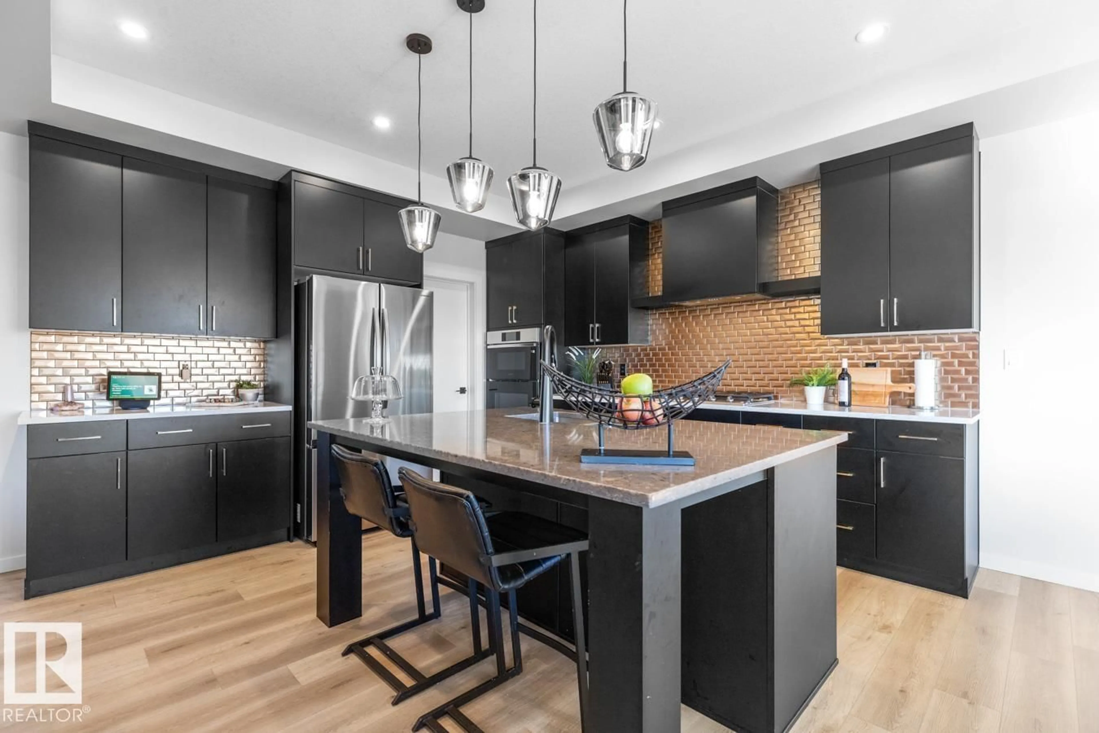Contemporary kitchen, unknown for 338 CANTER WD, Sherwood Park Alberta T8H2Z7