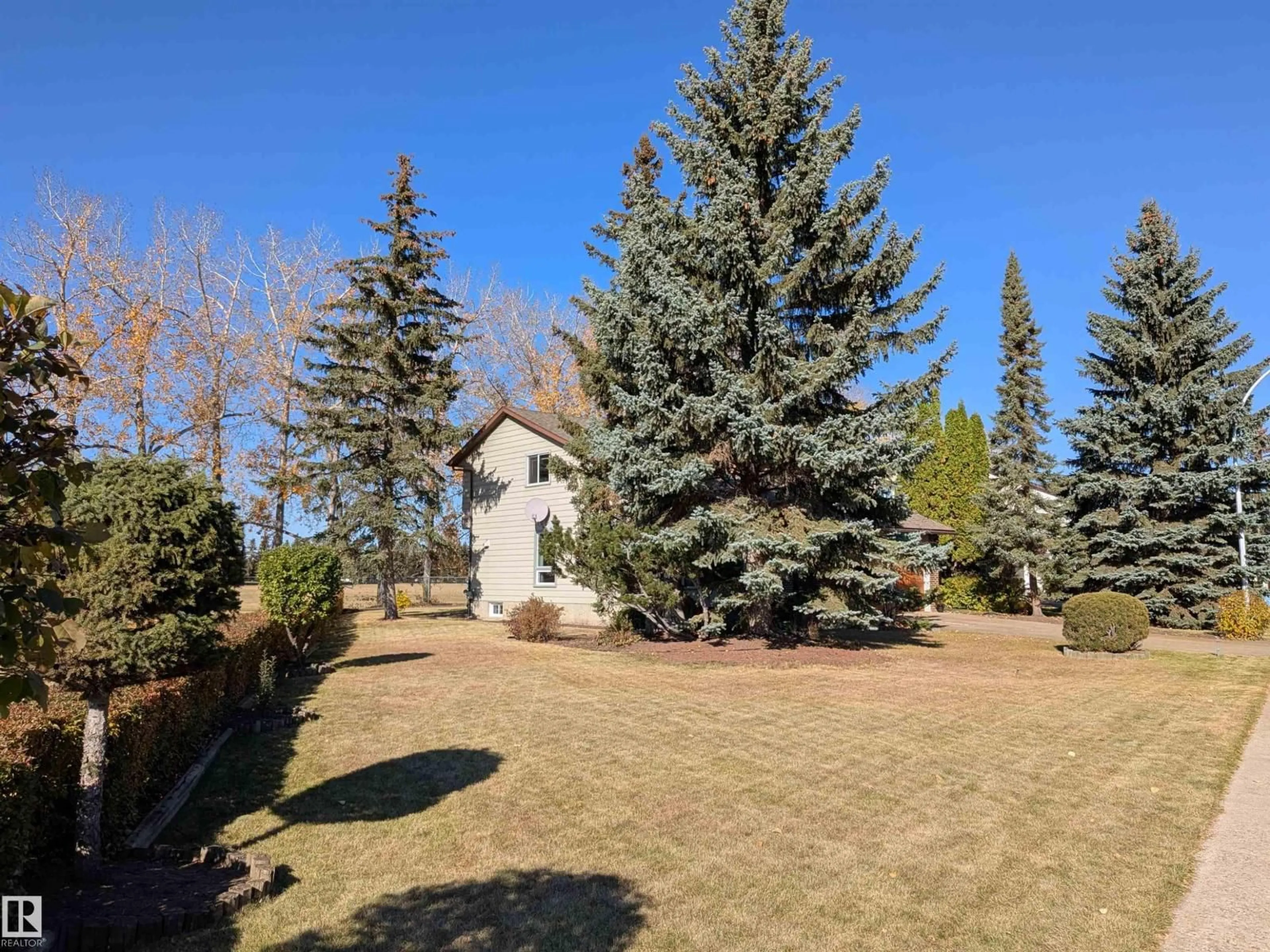 A pic from outside/outdoor area/front of a property/back of a property/a pic from drone, unknown for NW - 1804 114 ST, Edmonton Alberta T6J4V1