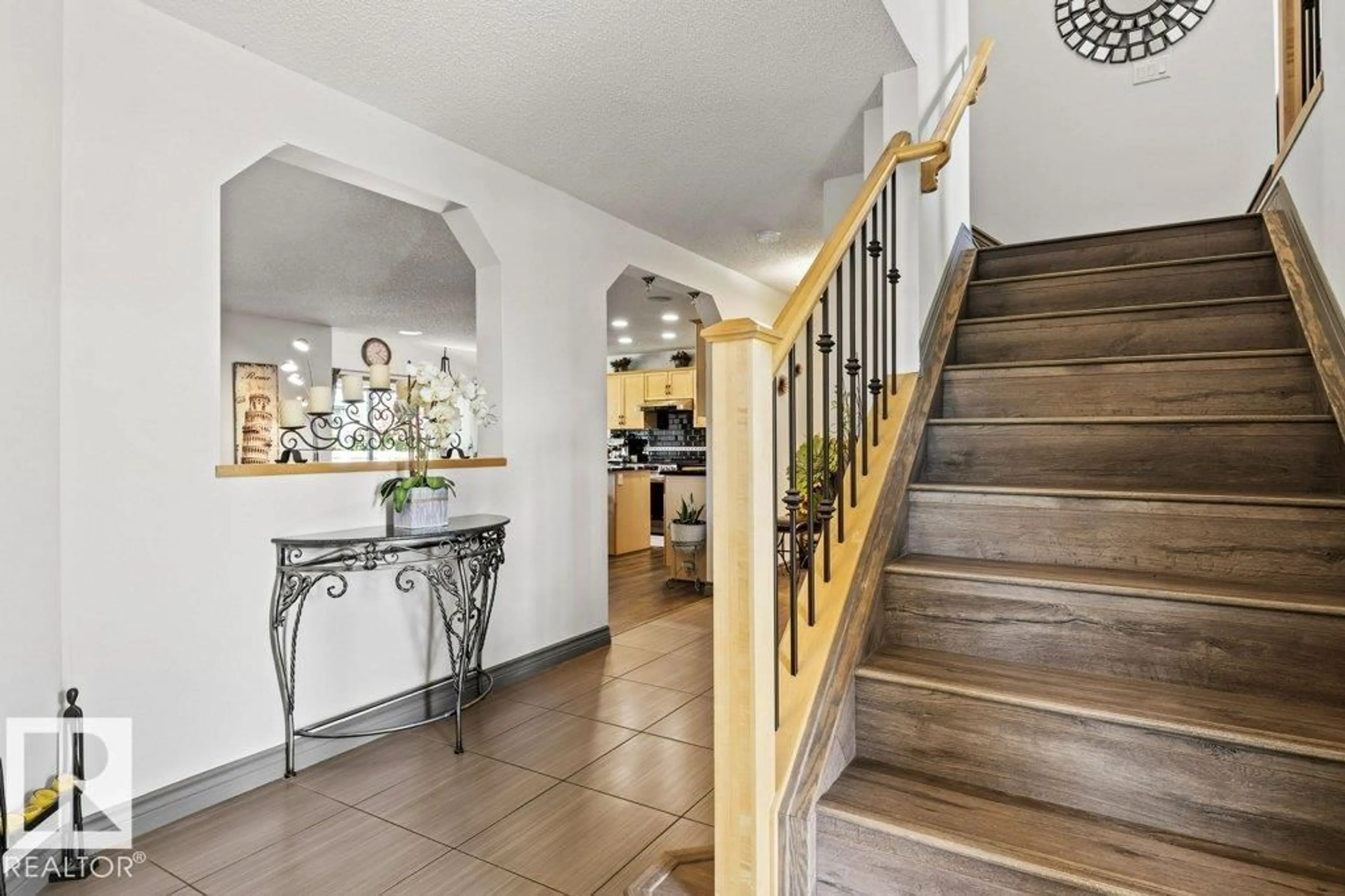 Indoor foyer for 16820 57 ST, Edmonton Alberta T5Y0K4