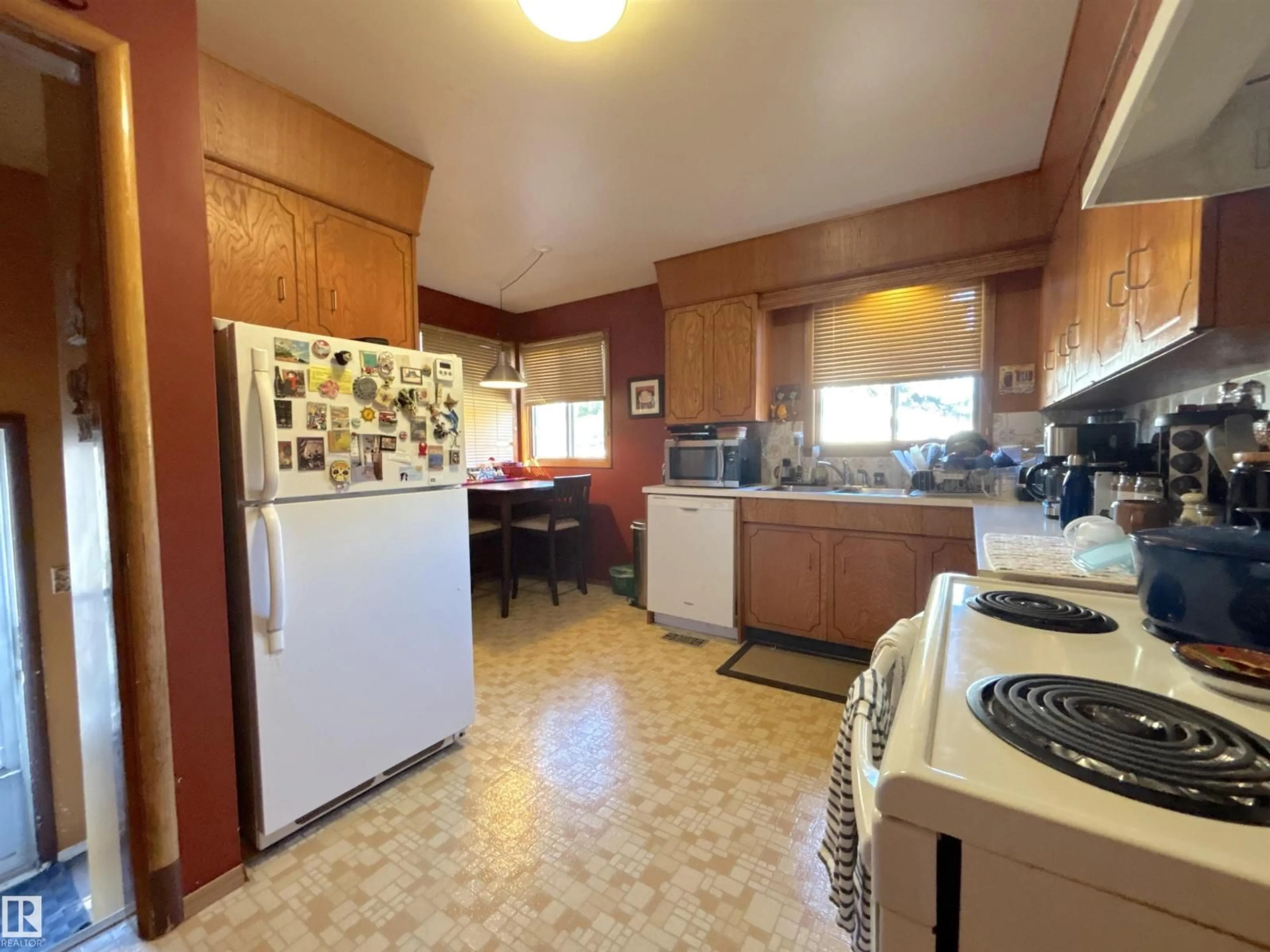 Standard kitchen, unknown for 8516 64 AV, Edmonton Alberta T6E0M7