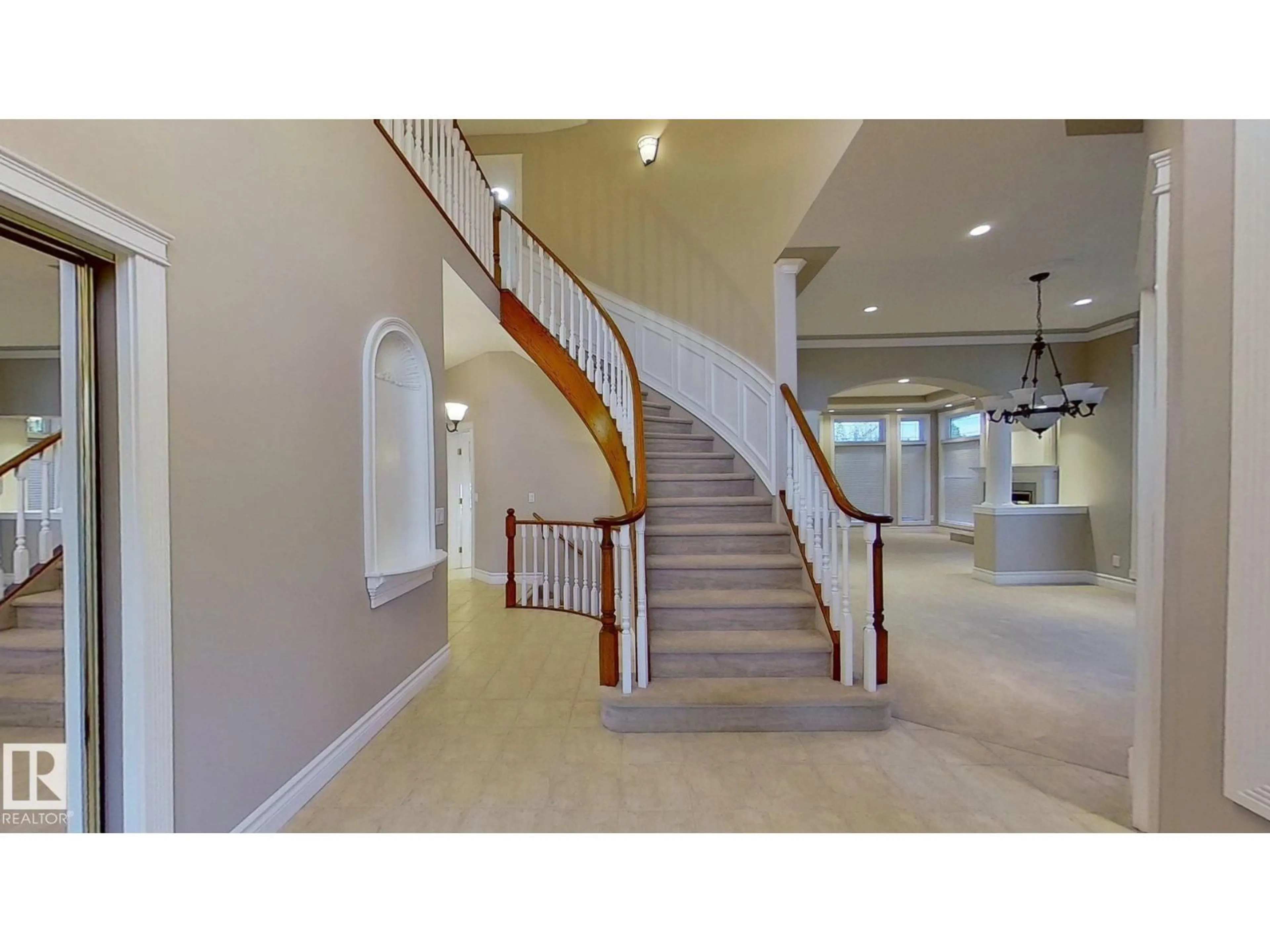 Indoor foyer for 1 KELSO CT, St. Albert Alberta T8N6W5