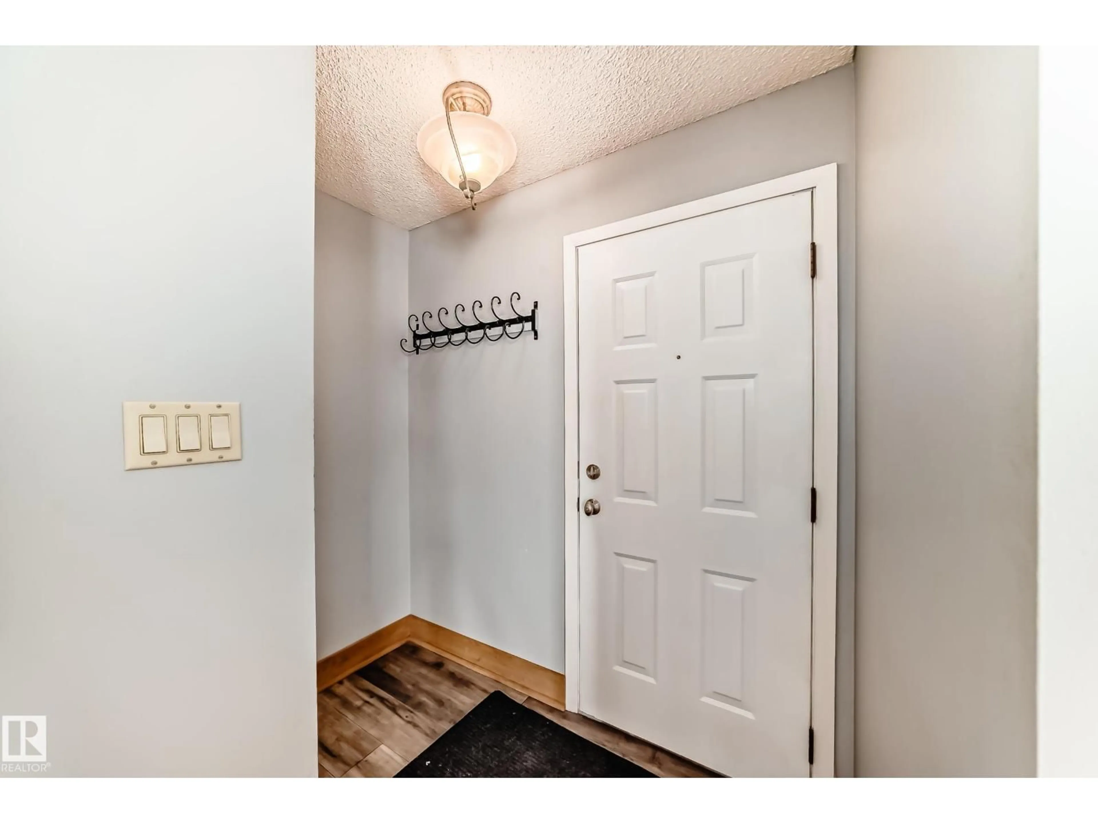 Indoor entryway for 14804 73A ST NW, Edmonton Alberta T5C0W4