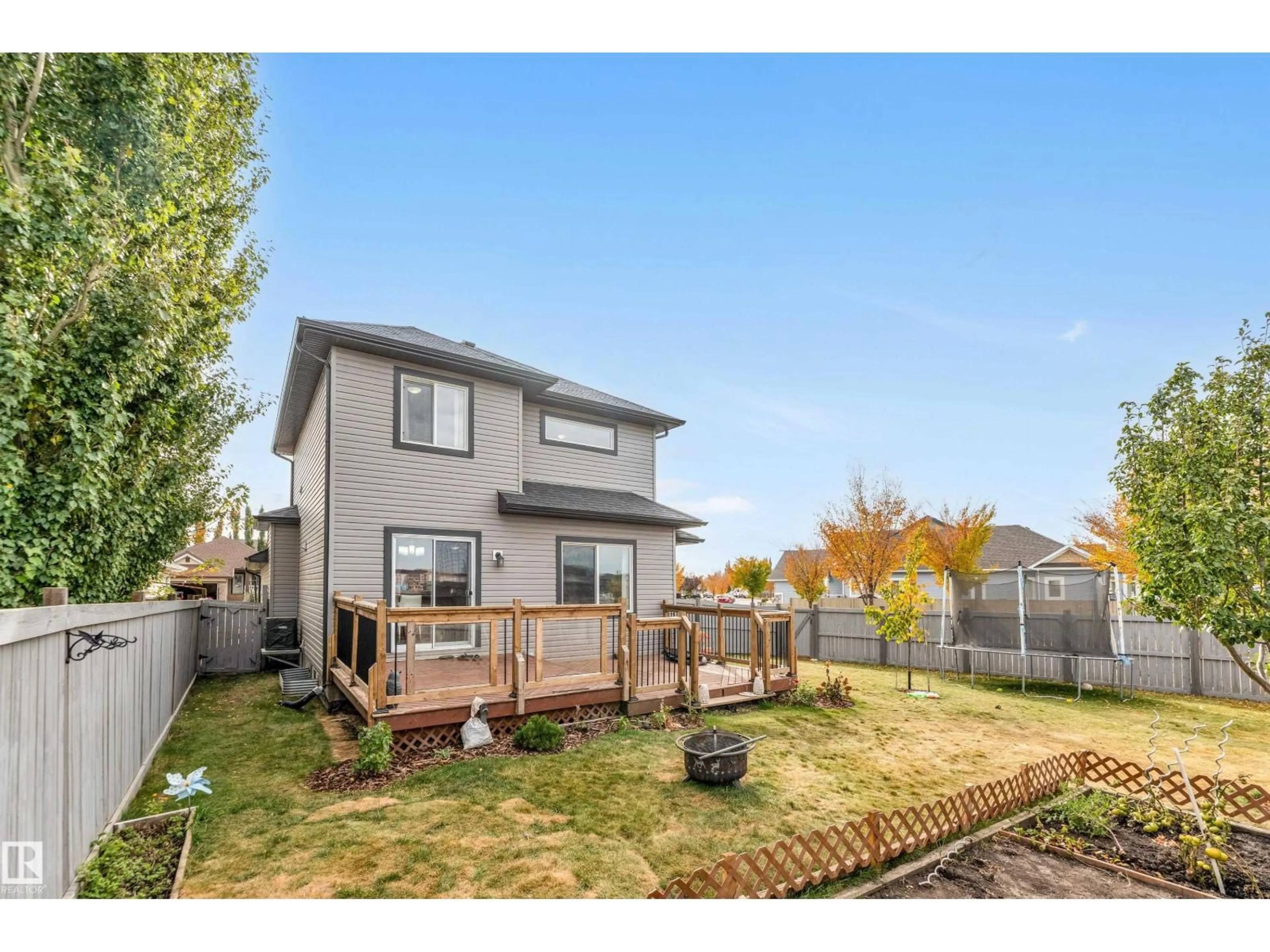 A pic from outside/outdoor area/front of a property/back of a property/a pic from drone, street for 118 RUE MONTALET, Beaumont Alberta T4X0W3