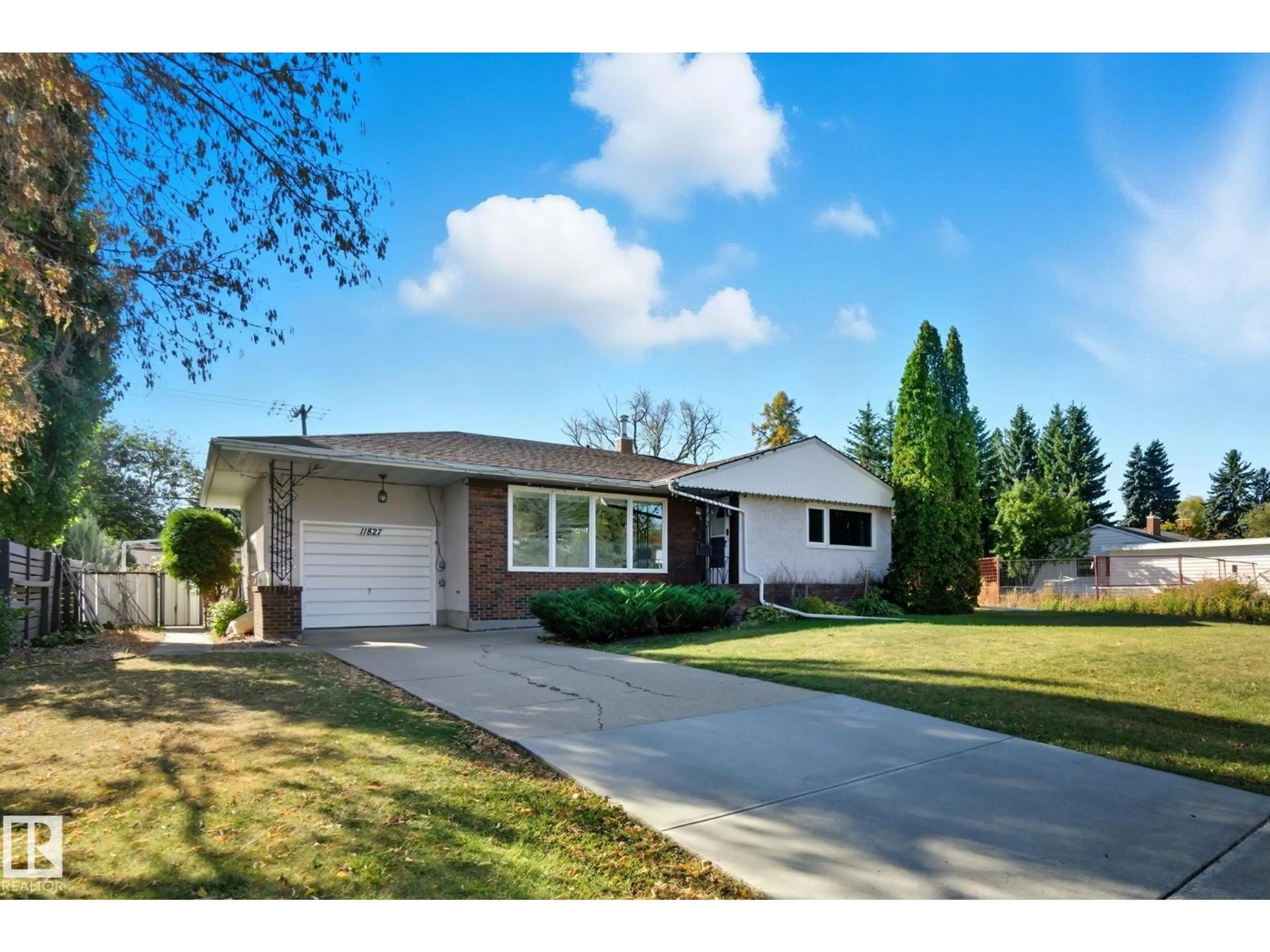 Home with vinyl exterior material, street for 11827 87 AV, Edmonton Alberta T6G0Y5