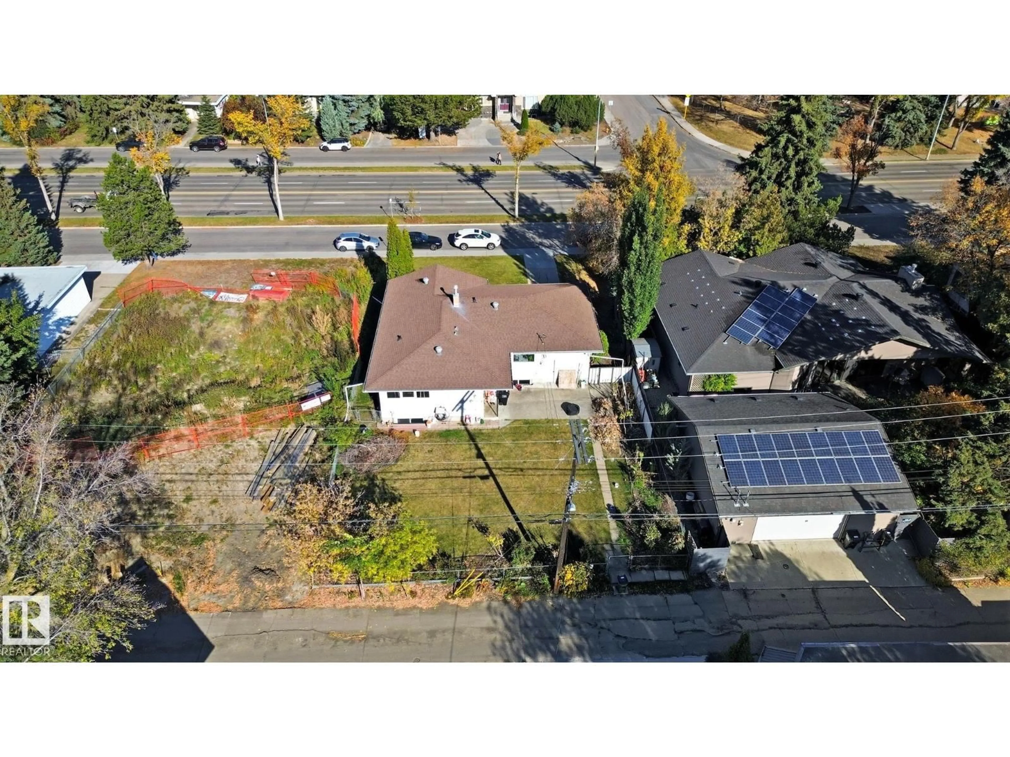 A pic from outside/outdoor area/front of a property/back of a property/a pic from drone, street for 11827 87 AV, Edmonton Alberta T6G0Y5