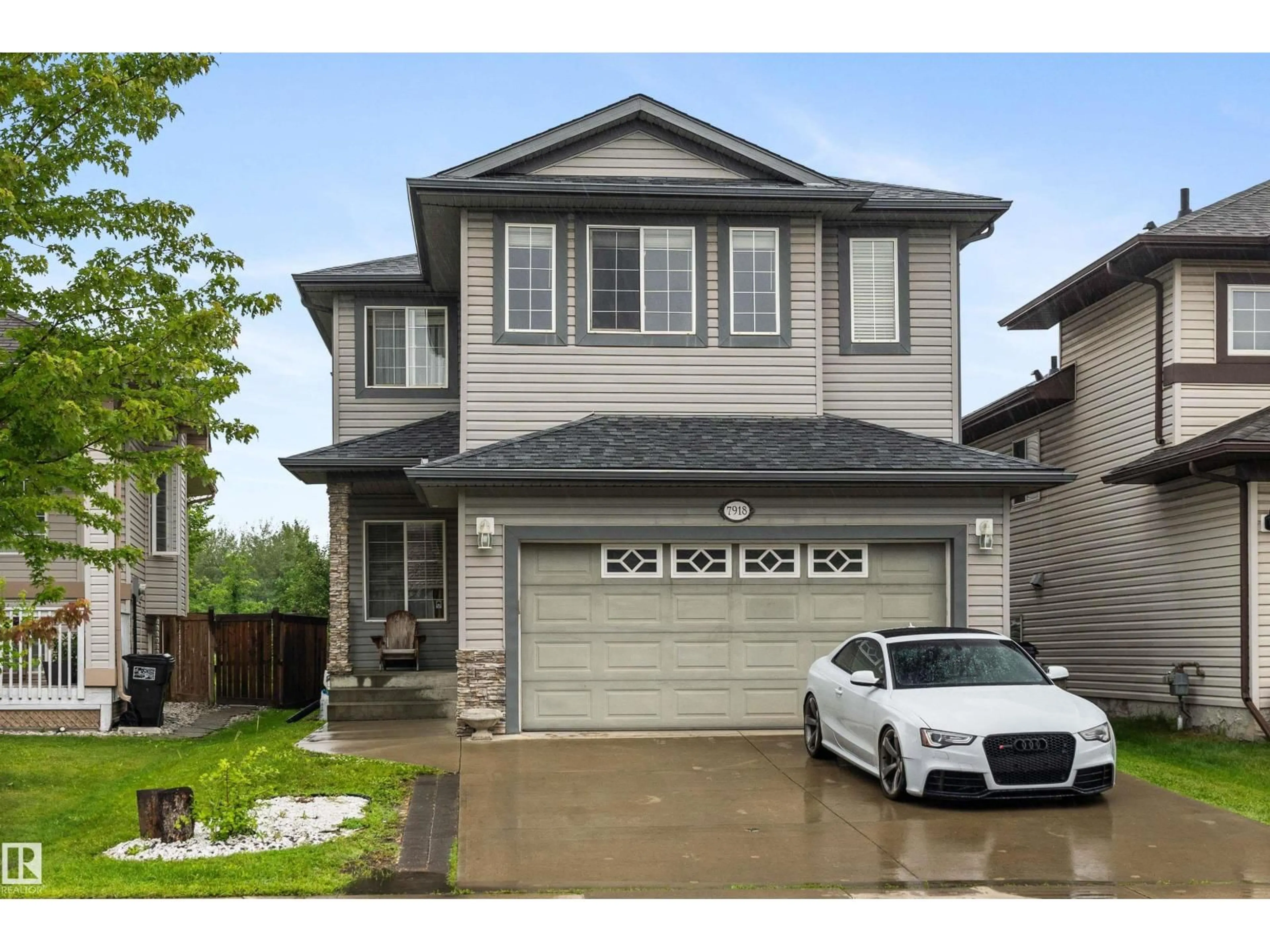 Home with vinyl exterior material, street for 7918 7 AV, Edmonton Alberta T6X1N3
