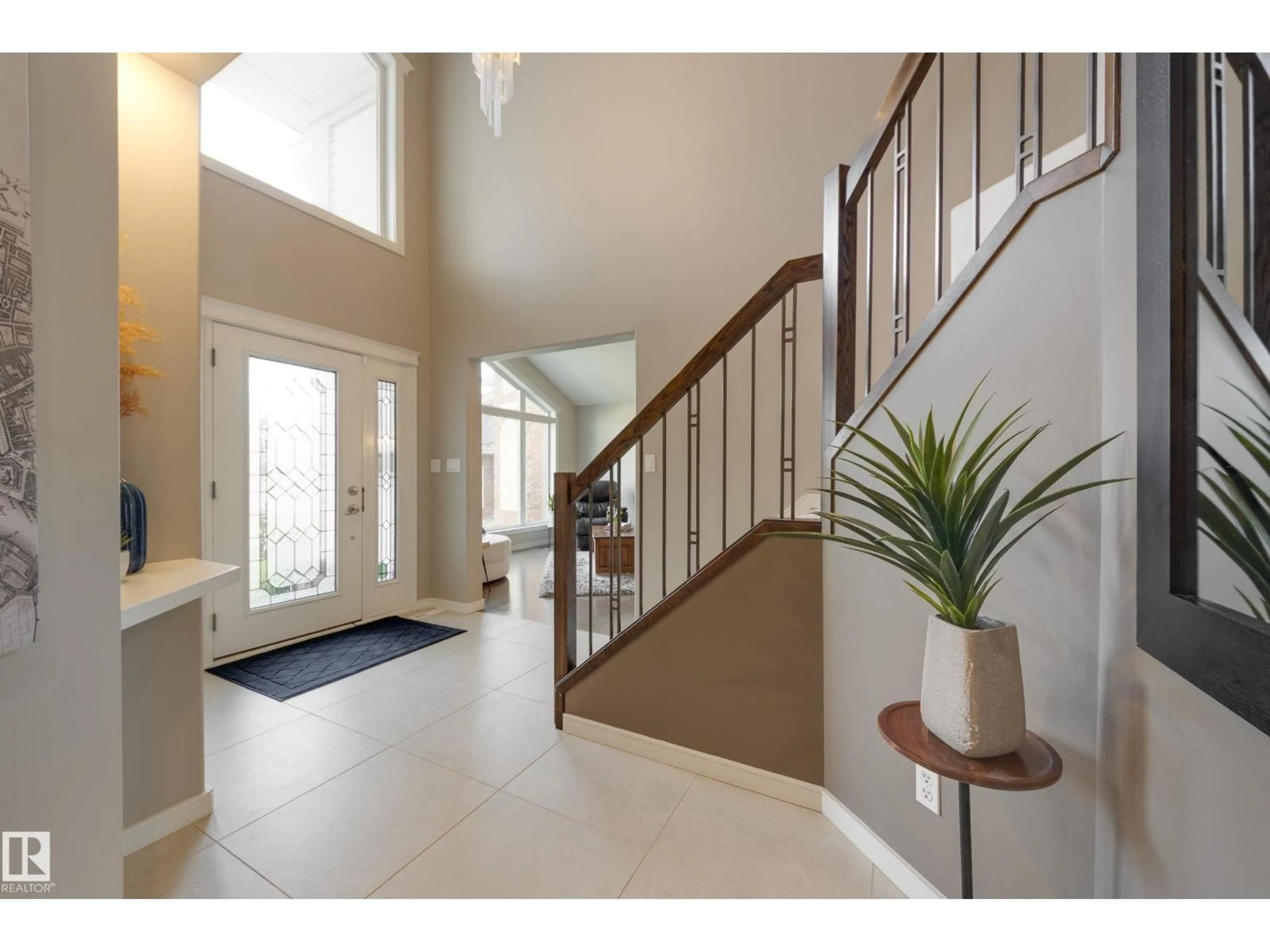 Indoor entryway for 91 CORMACK CR, Edmonton Alberta T6R2E5