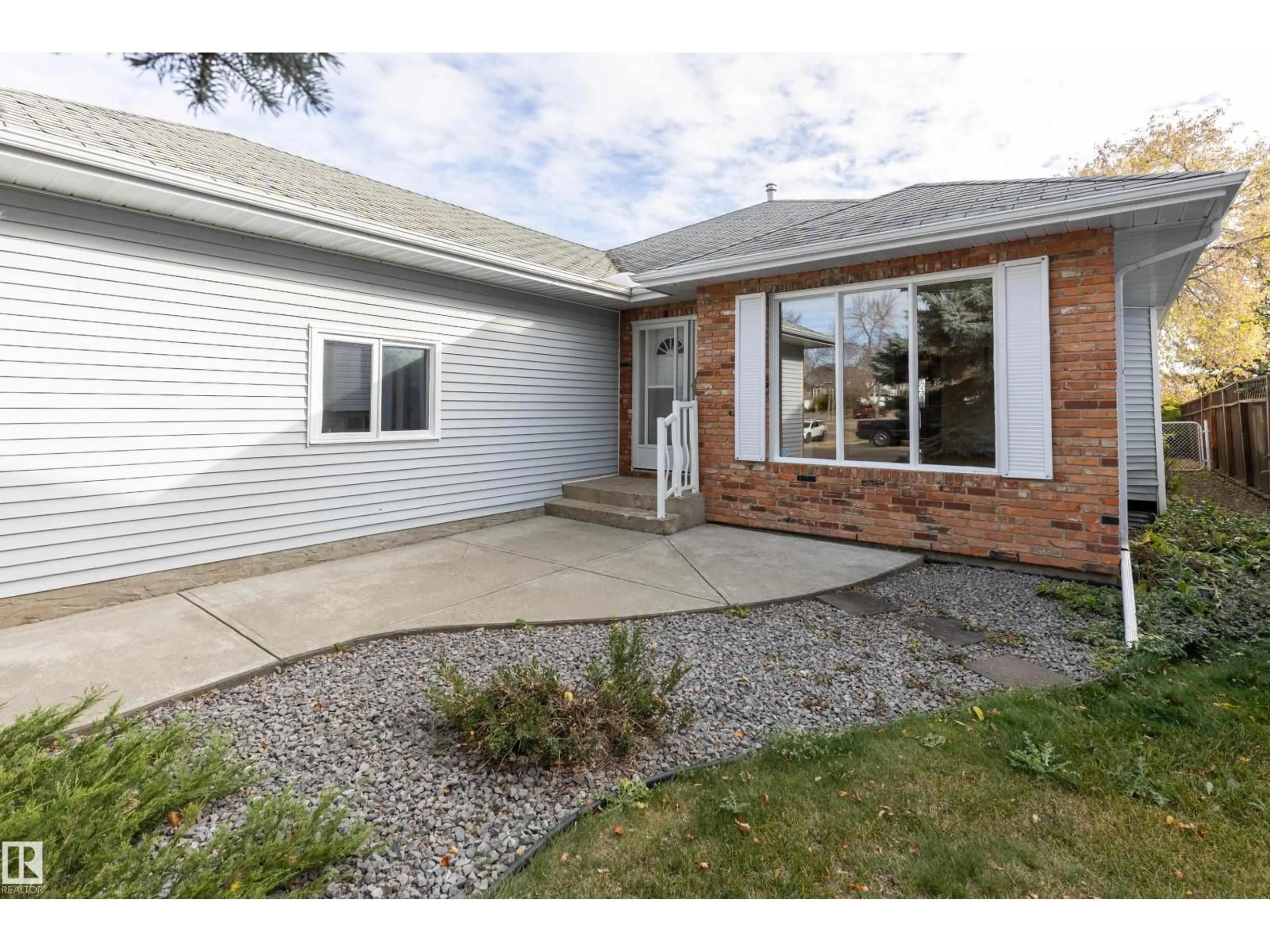 Home with vinyl exterior material, street for 50 HILLSIDE CR, Sherwood Park Alberta T8A5E1