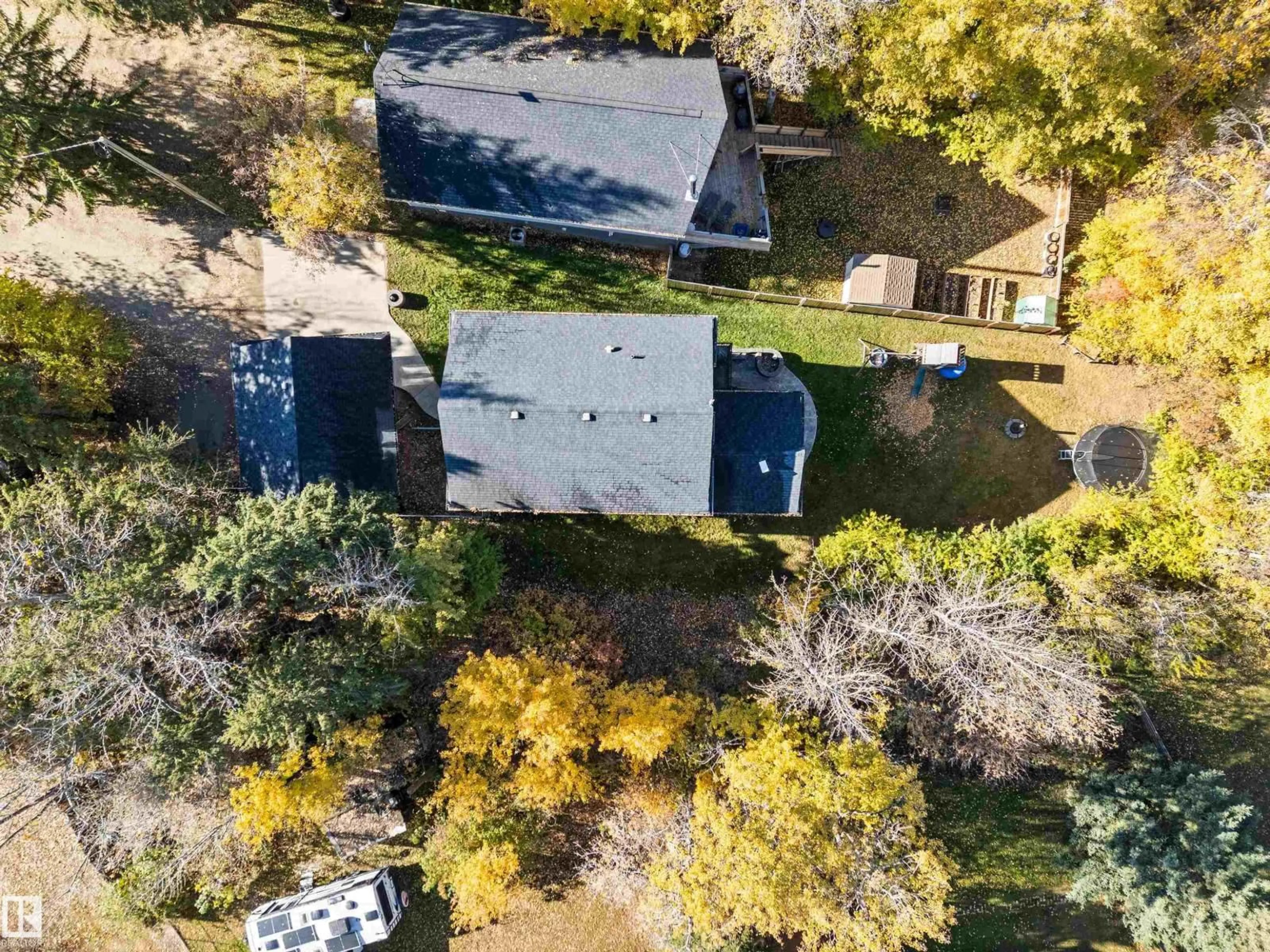 A pic from outside/outdoor area/front of a property/back of a property/a pic from drone, unknown for 634 LAKESIDE PT, Rural Parkland County Alberta T7Z2T5