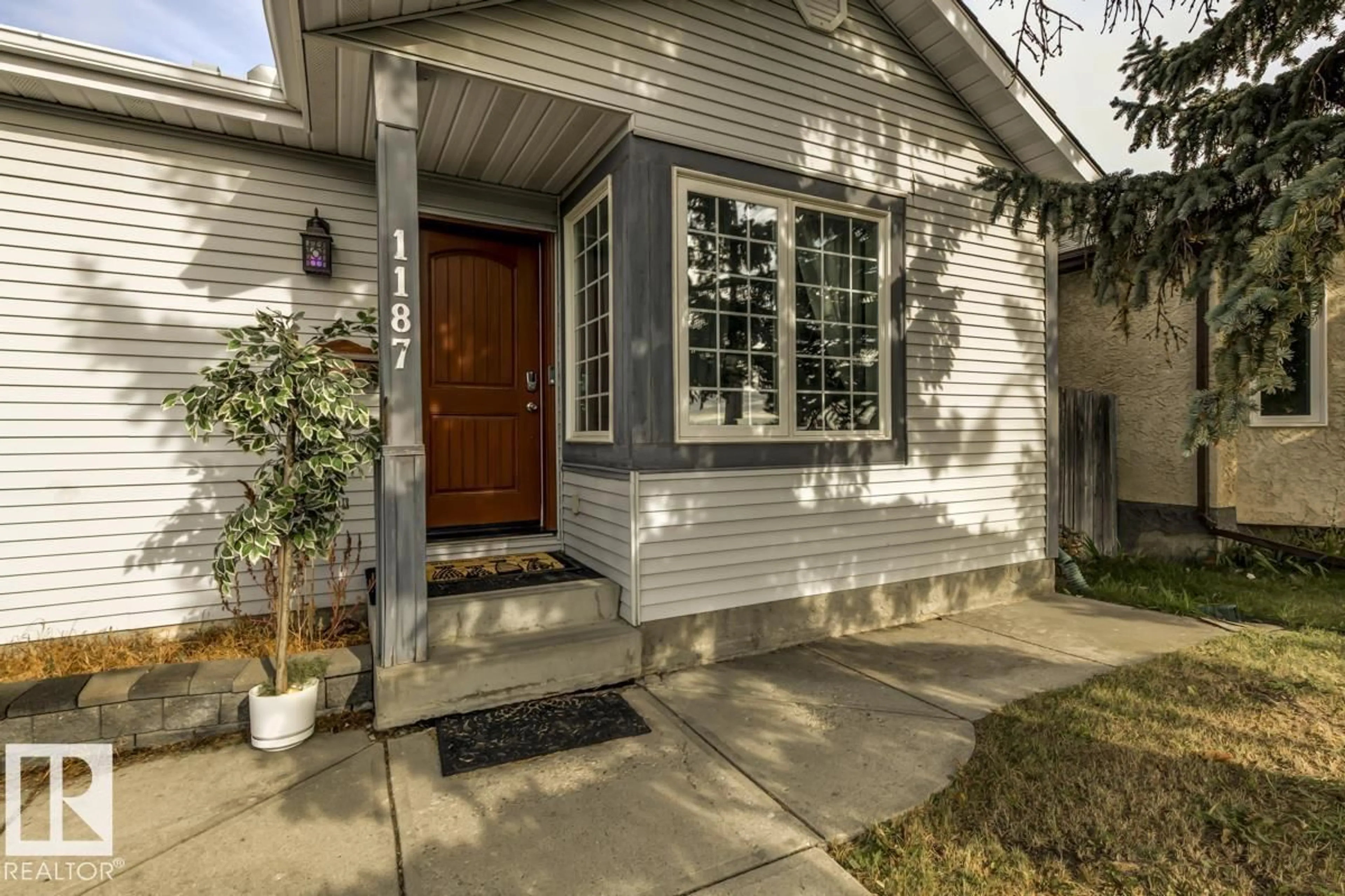 Unknown for 1187 LAKEWOOD RD, Edmonton Alberta T6K4C6