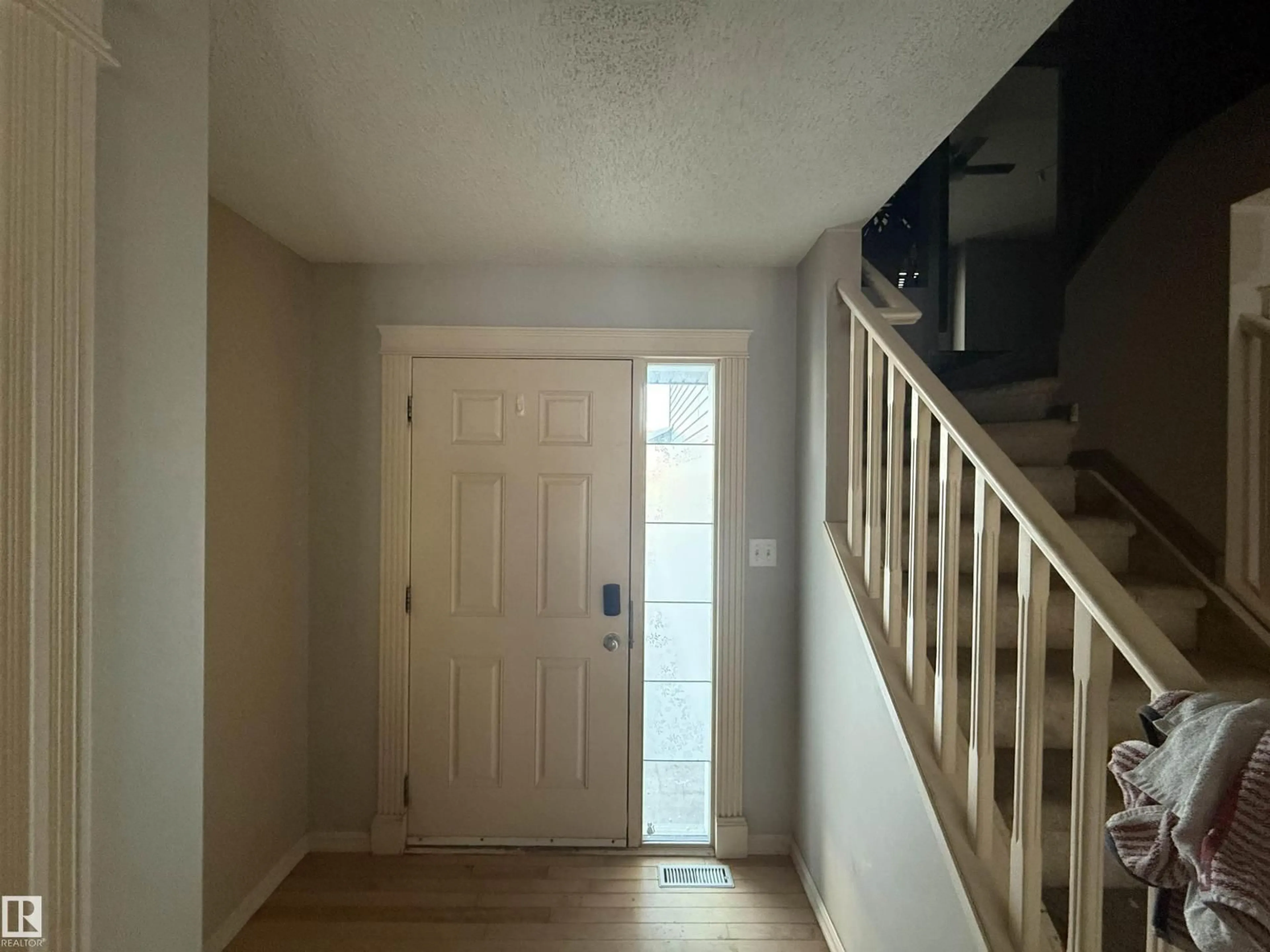 Indoor entryway for SW - 6007 5 AV, Edmonton Alberta T6X0E8