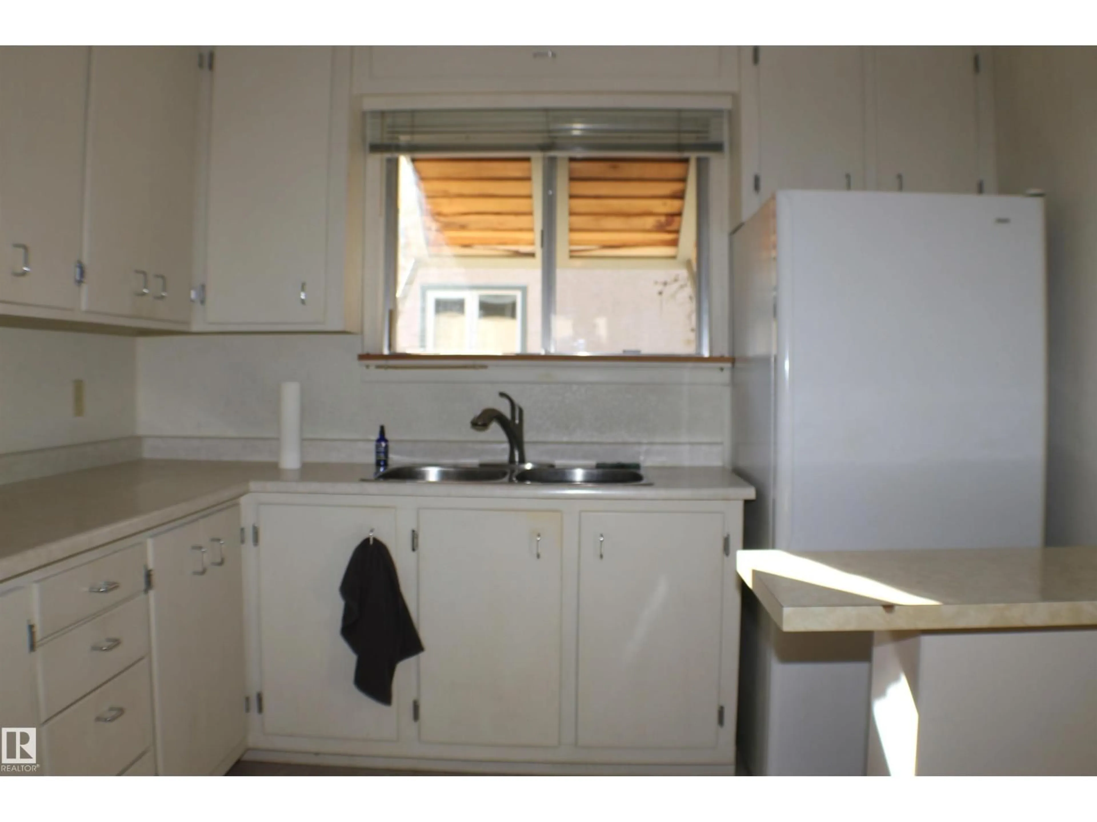 Standard kitchen, unknown for NW - 13011 109 AV, Edmonton Alberta T5M2G1