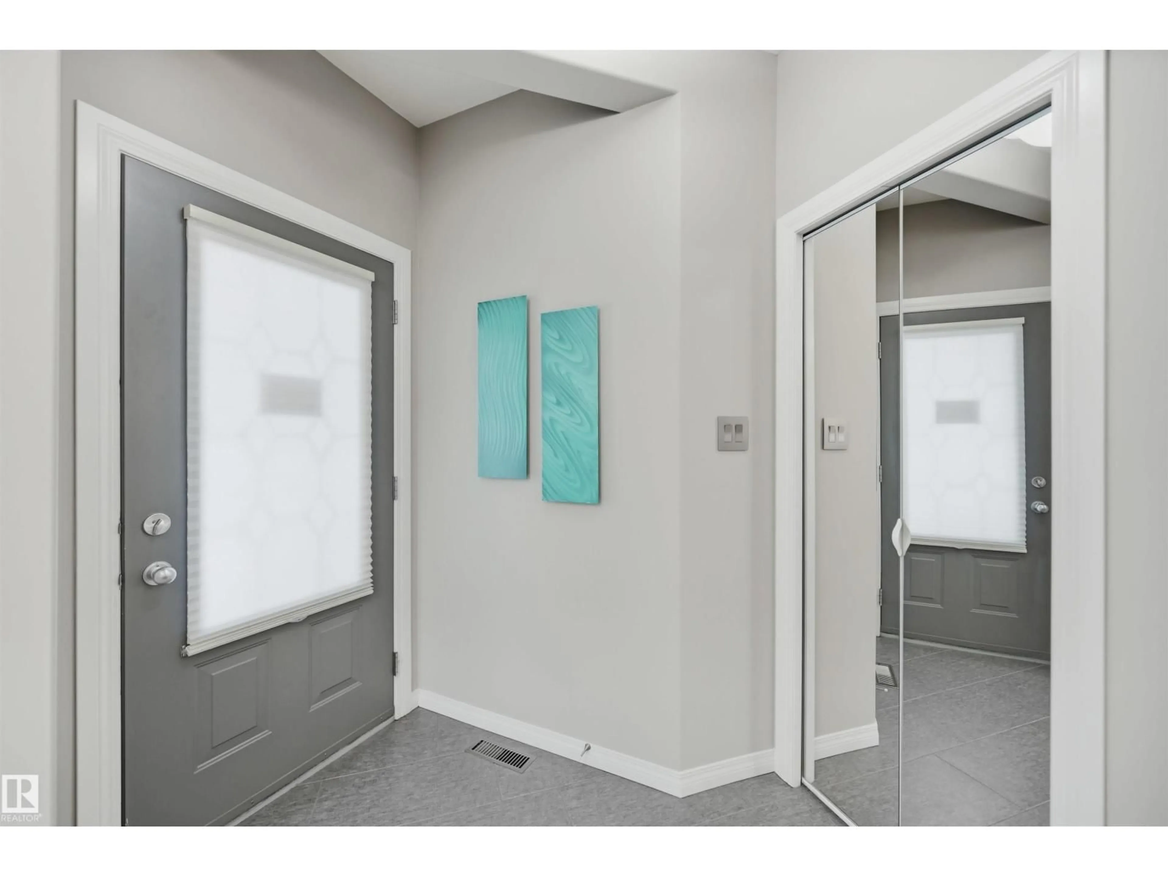 Indoor foyer for 2311 BAILEY CT, Edmonton Alberta T6W1H9