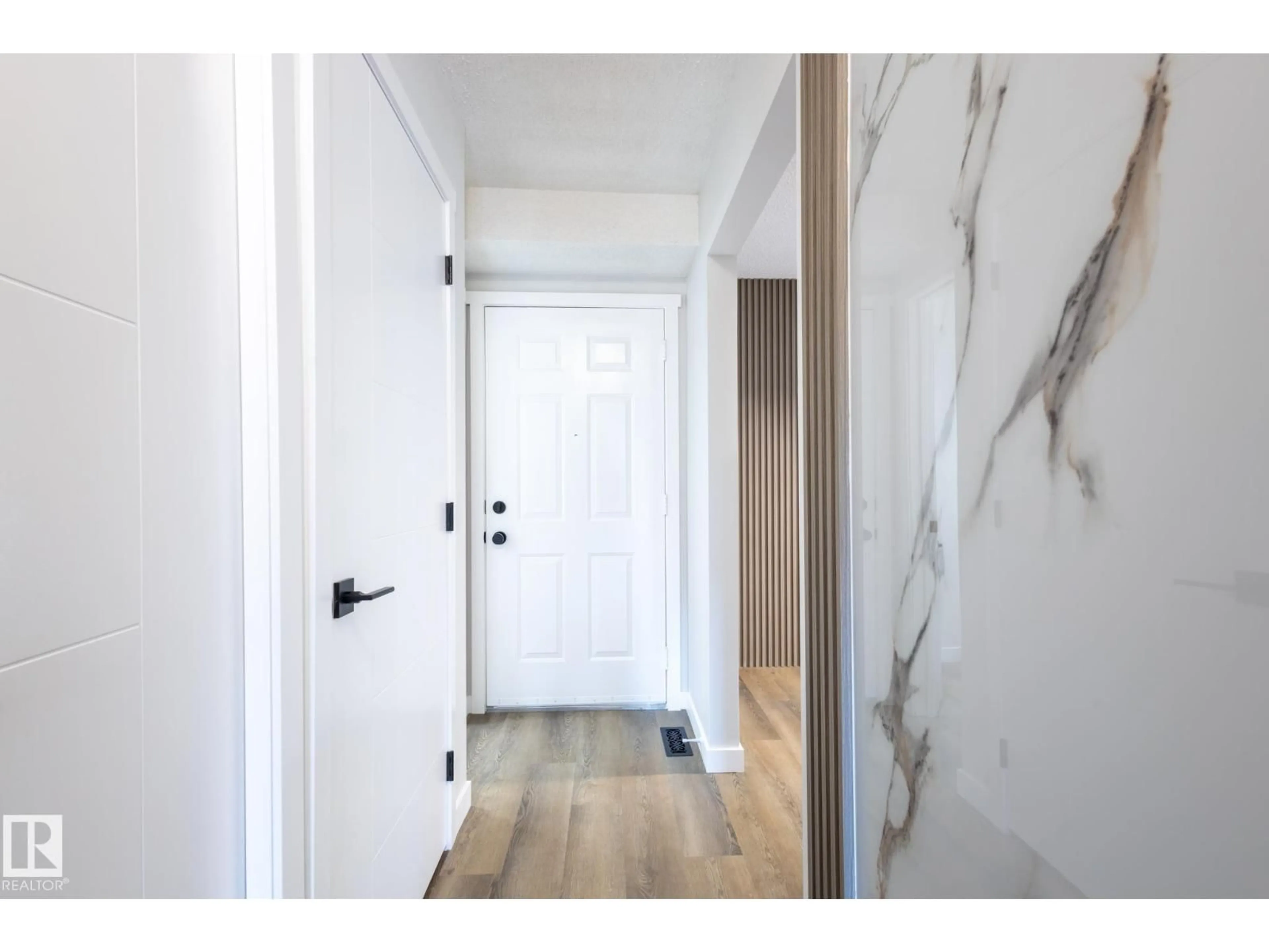 Indoor entryway for 14035 121 ST, Edmonton Alberta T5X4H8