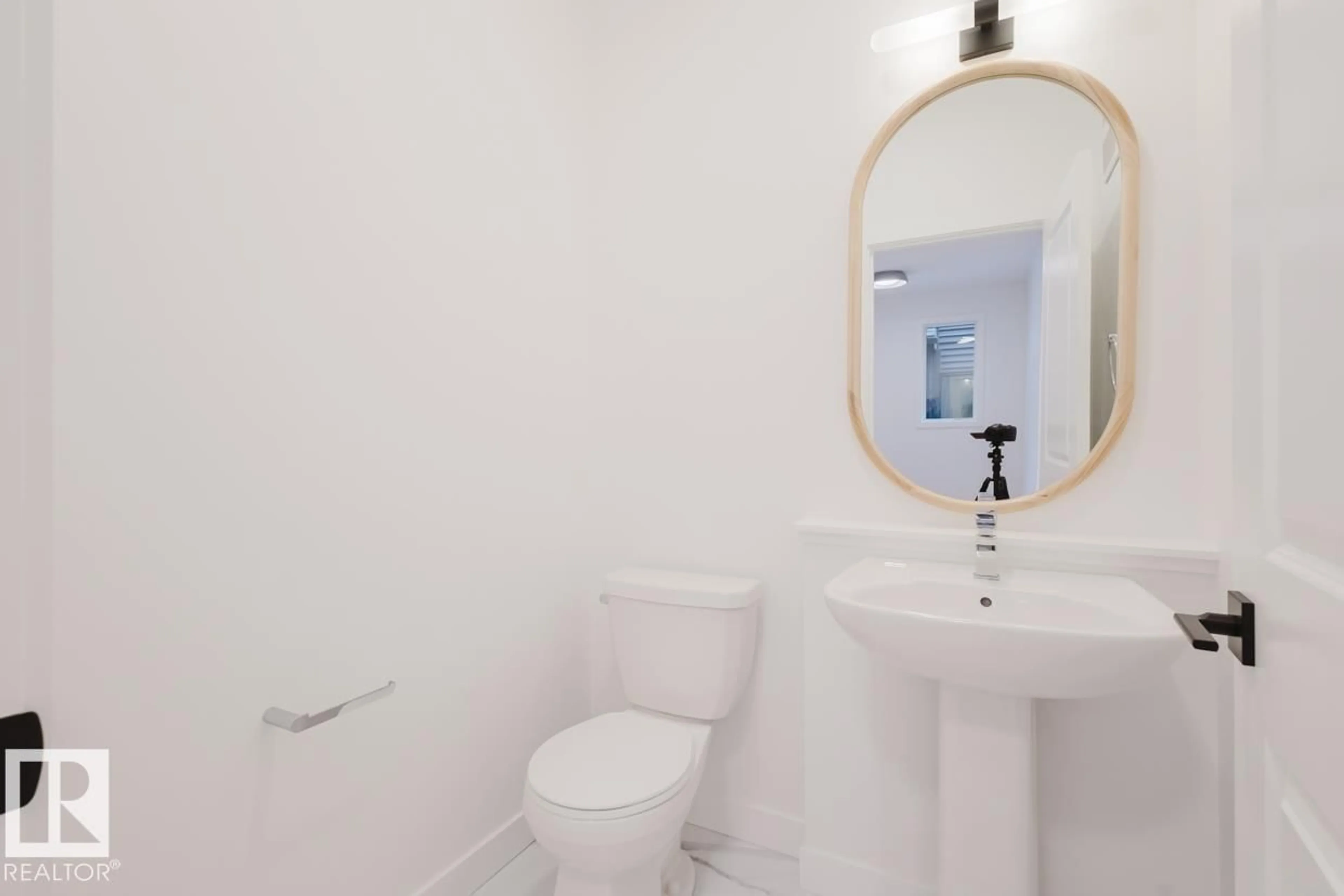 Standard bathroom, floor is not visible for 2130 CROSSBILL LN, Edmonton Alberta T5S0W3