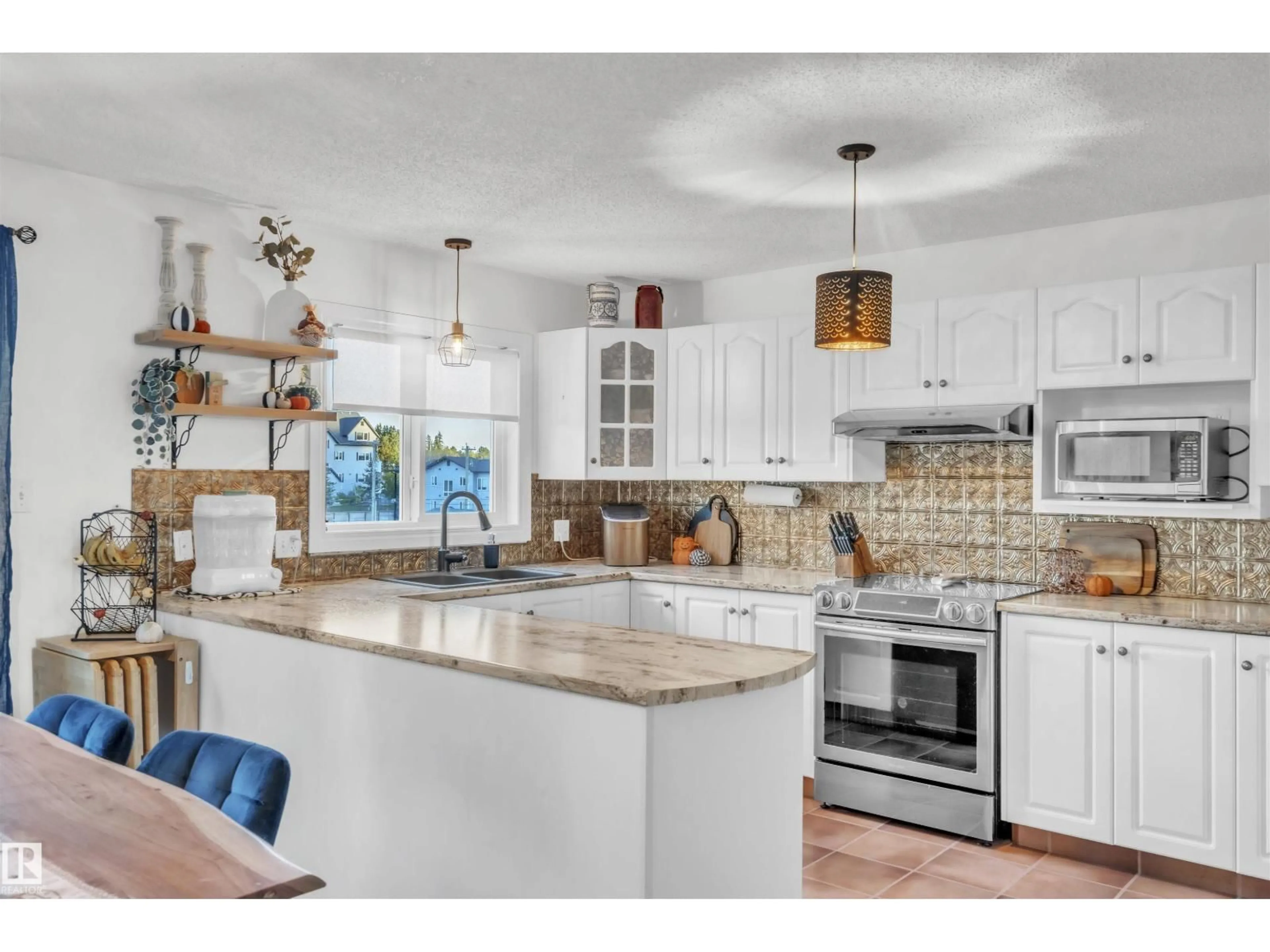 Open concept kitchen, ceramic/tile floor for 922 12 ST, Cold Lake Alberta T9M1K2