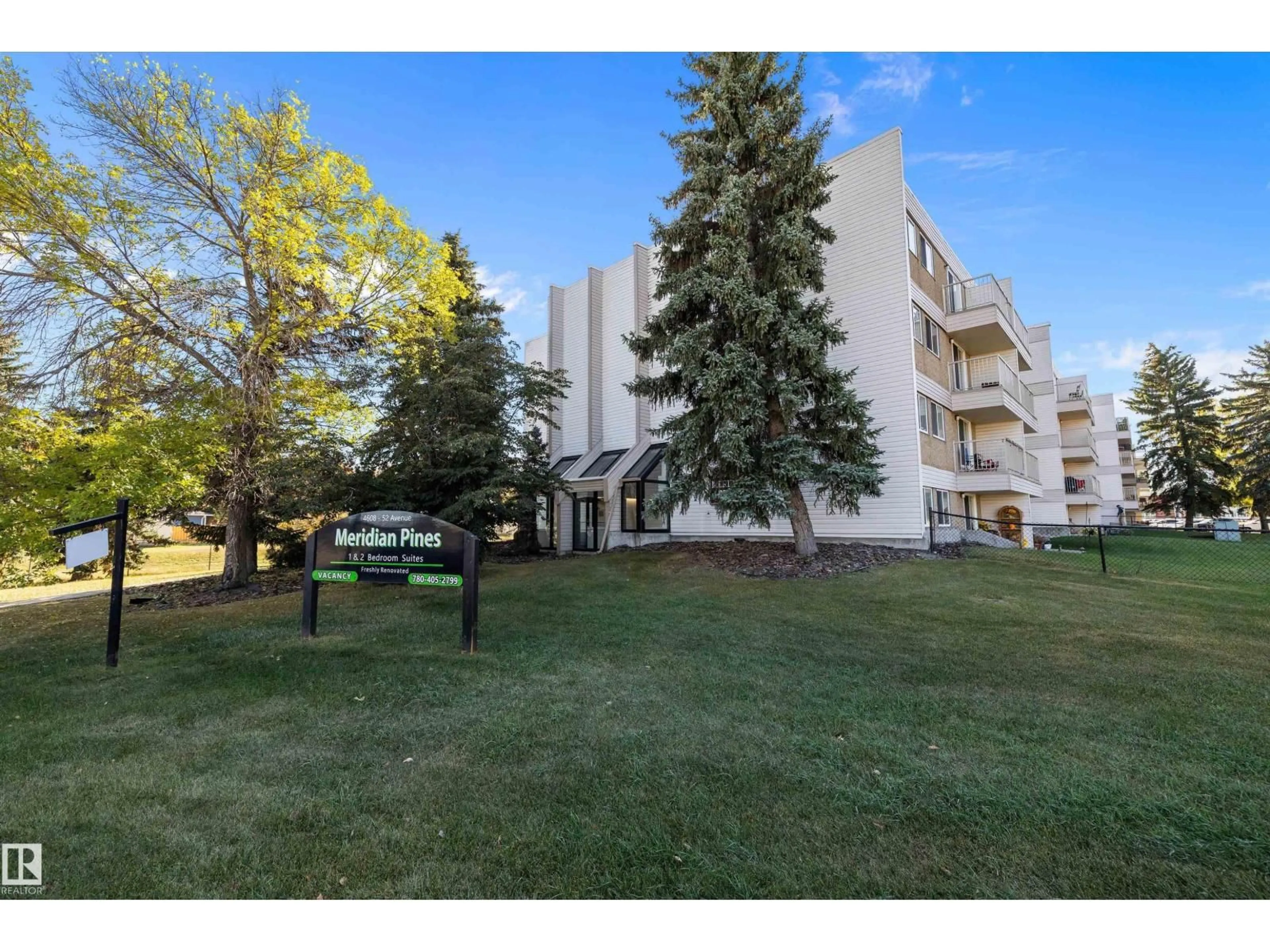Patio, mountain view for 401 - 4608 52 AV, Stony Plain Alberta T7Z1N7