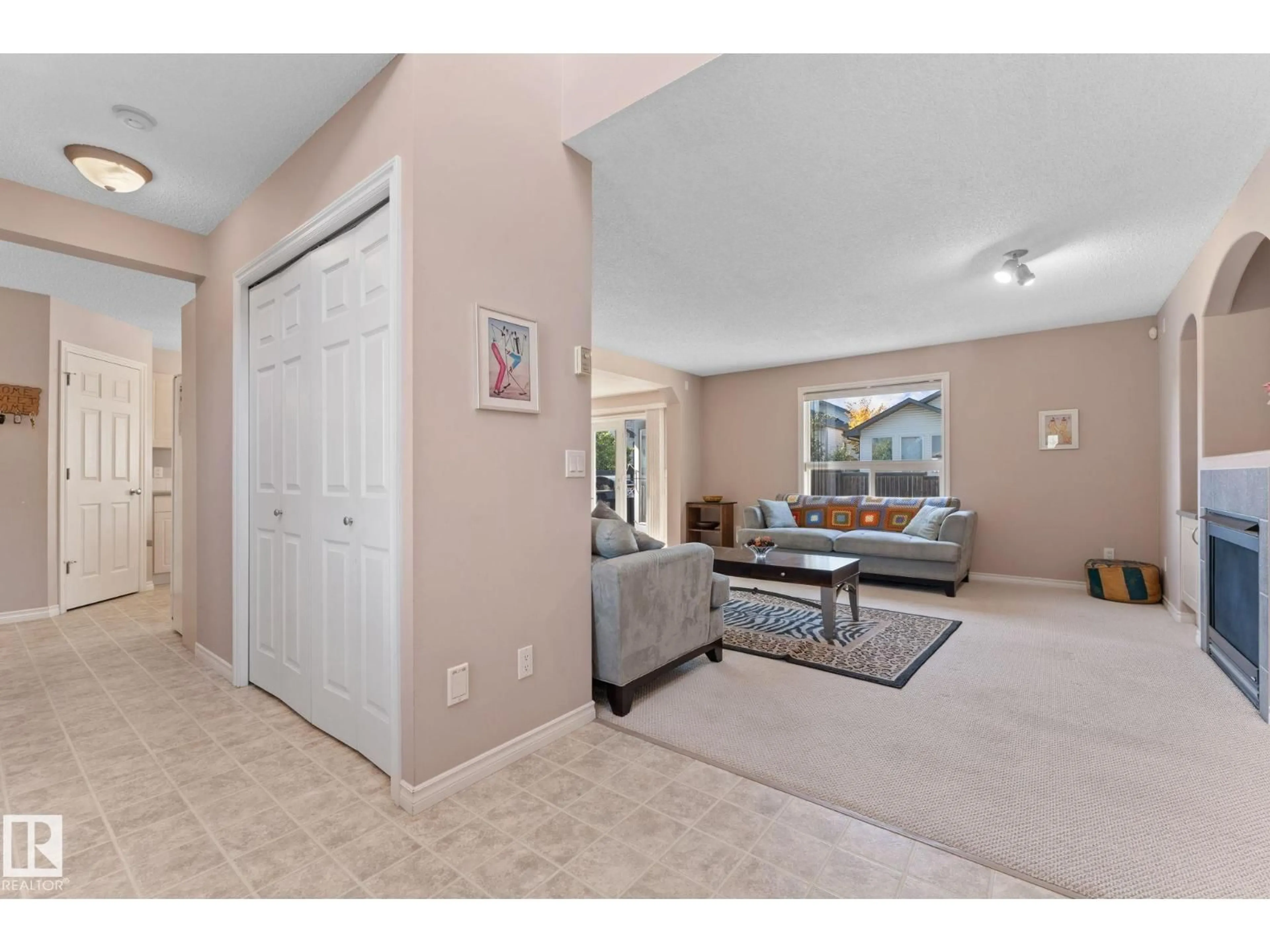 Indoor entryway for NW - 16132 130 ST, Edmonton Alberta T6V1V8