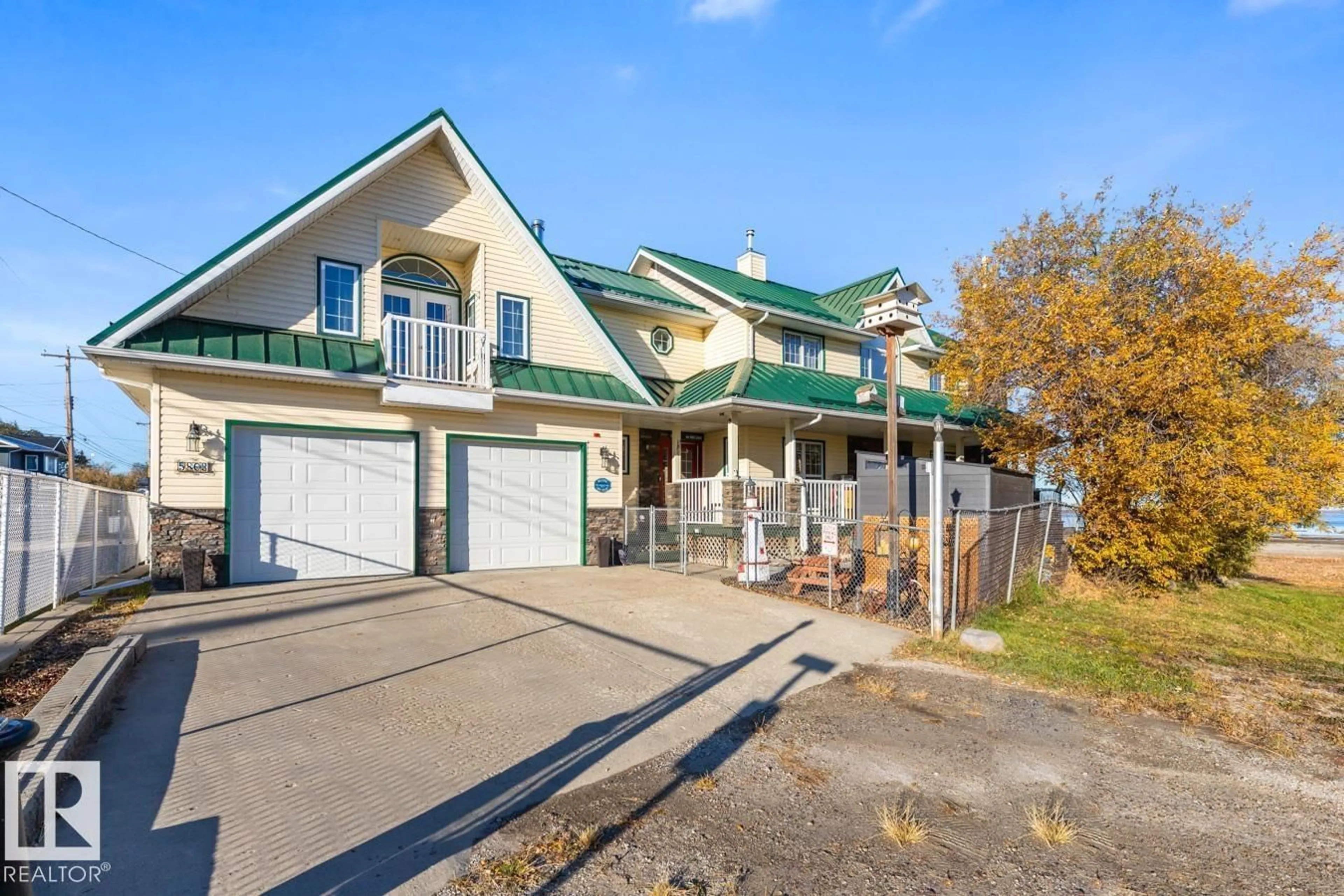 Home with vinyl exterior material, unknown for 5803 51 AV, Rural Lac Ste. Anne County Alberta T0E0A0