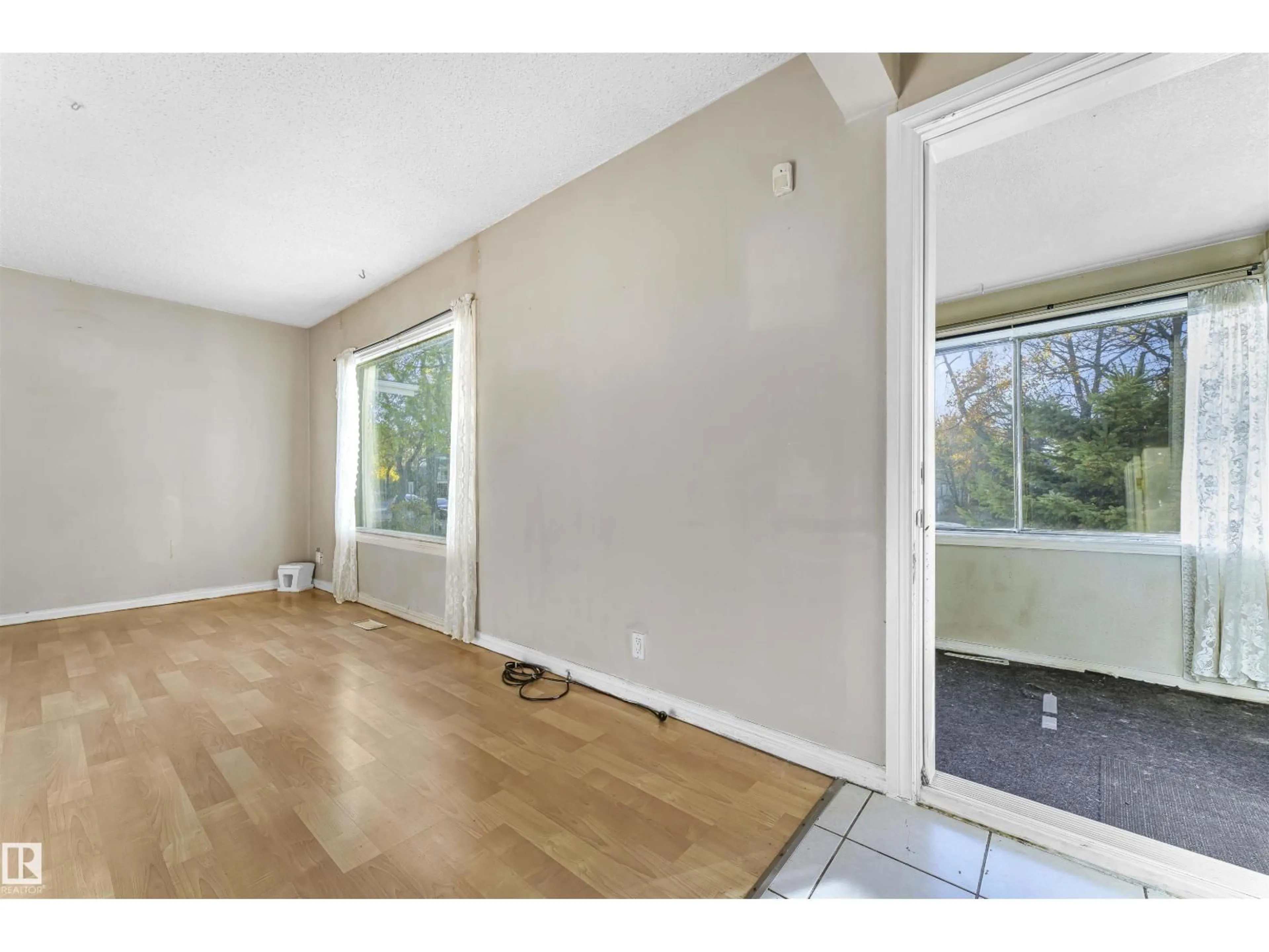 A pic of a room for 11315 97 ST, Edmonton Alberta T5G1X3