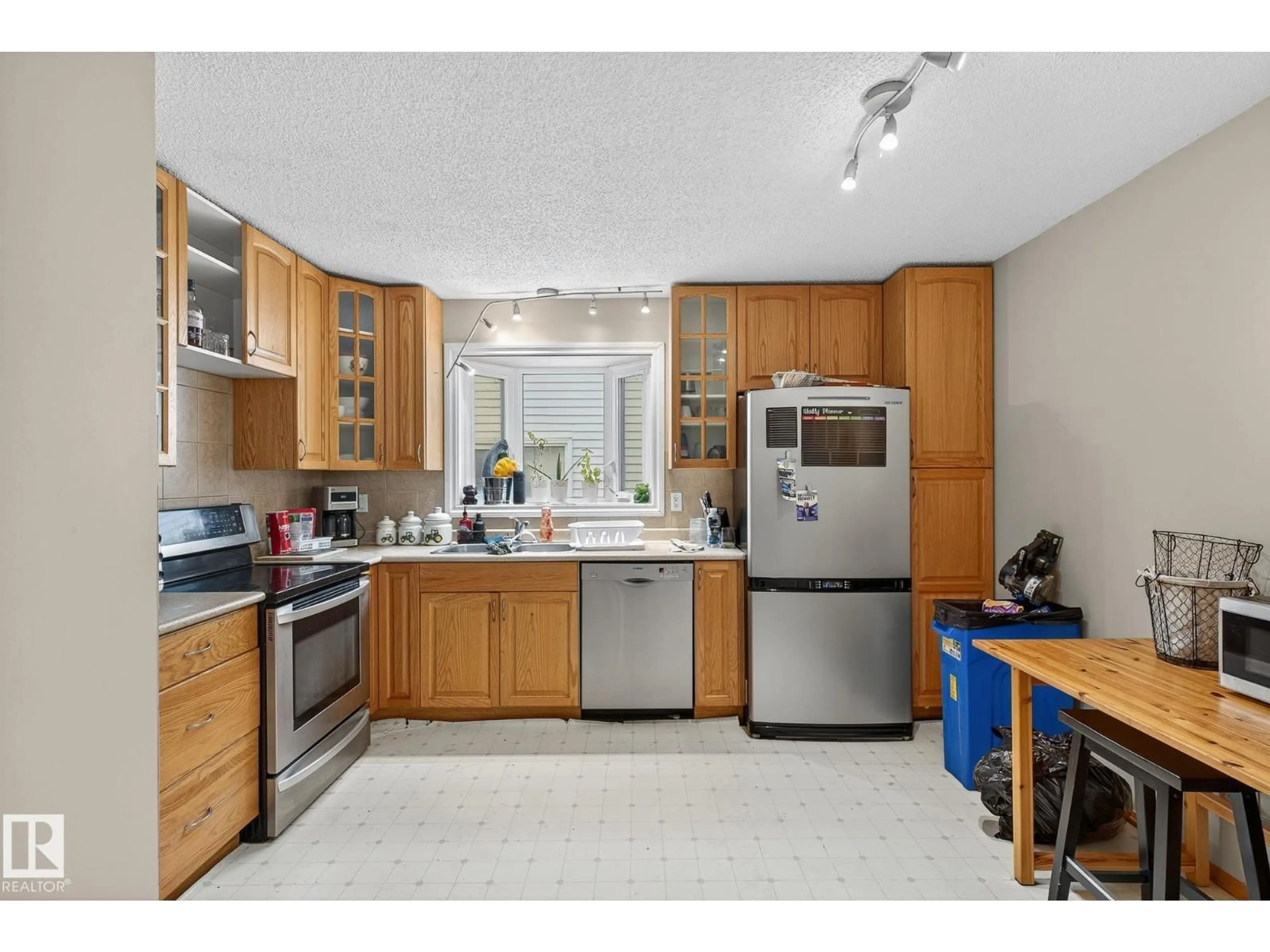 Standard kitchen, unknown for 107 MILLGROVE DR, Spruce Grove Alberta T7X2S4