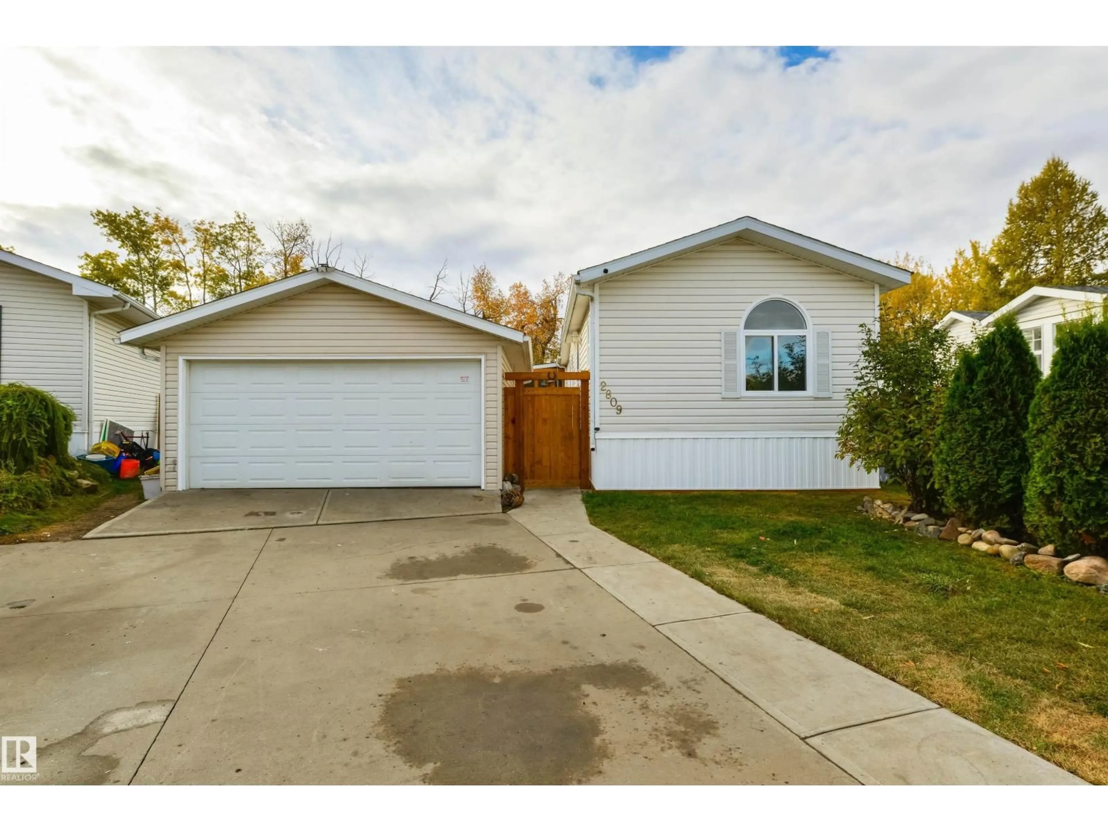 Home with vinyl exterior material, street for 2809 LAKESIDE CRES, Edmonton Alberta T5S1T7