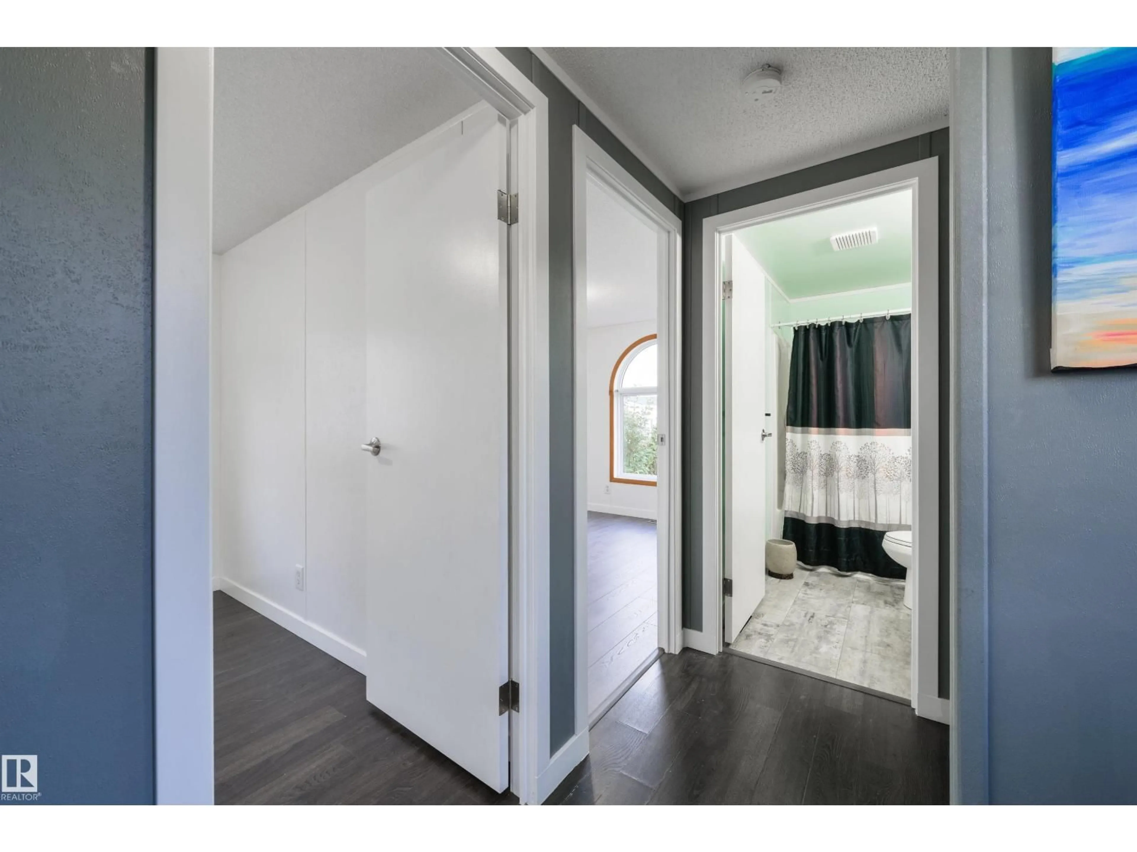 Indoor entryway for 2809 LAKESIDE CRES, Edmonton Alberta T5S1T7