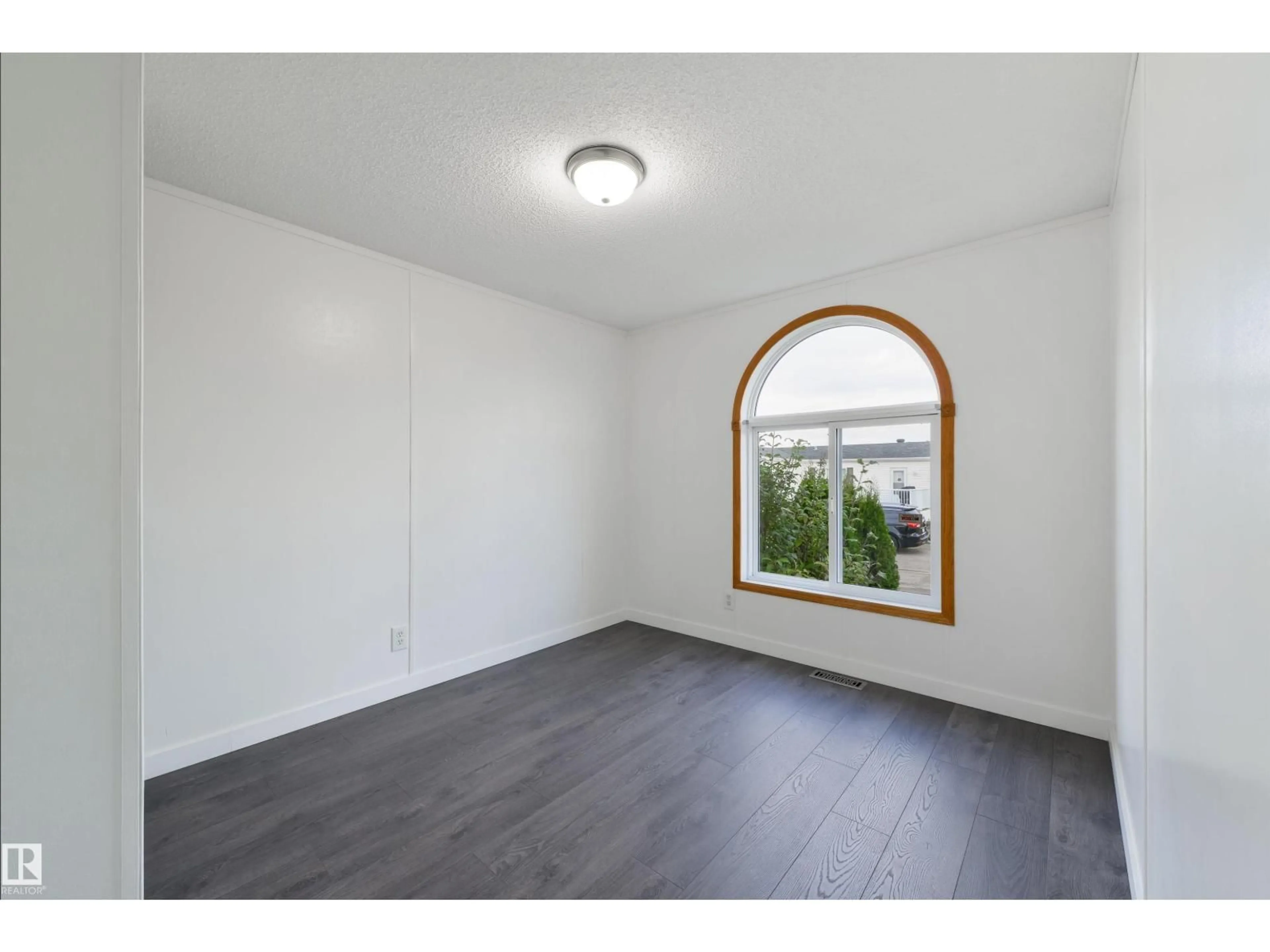 A pic of a room for 2809 LAKESIDE CRES, Edmonton Alberta T5S1T7