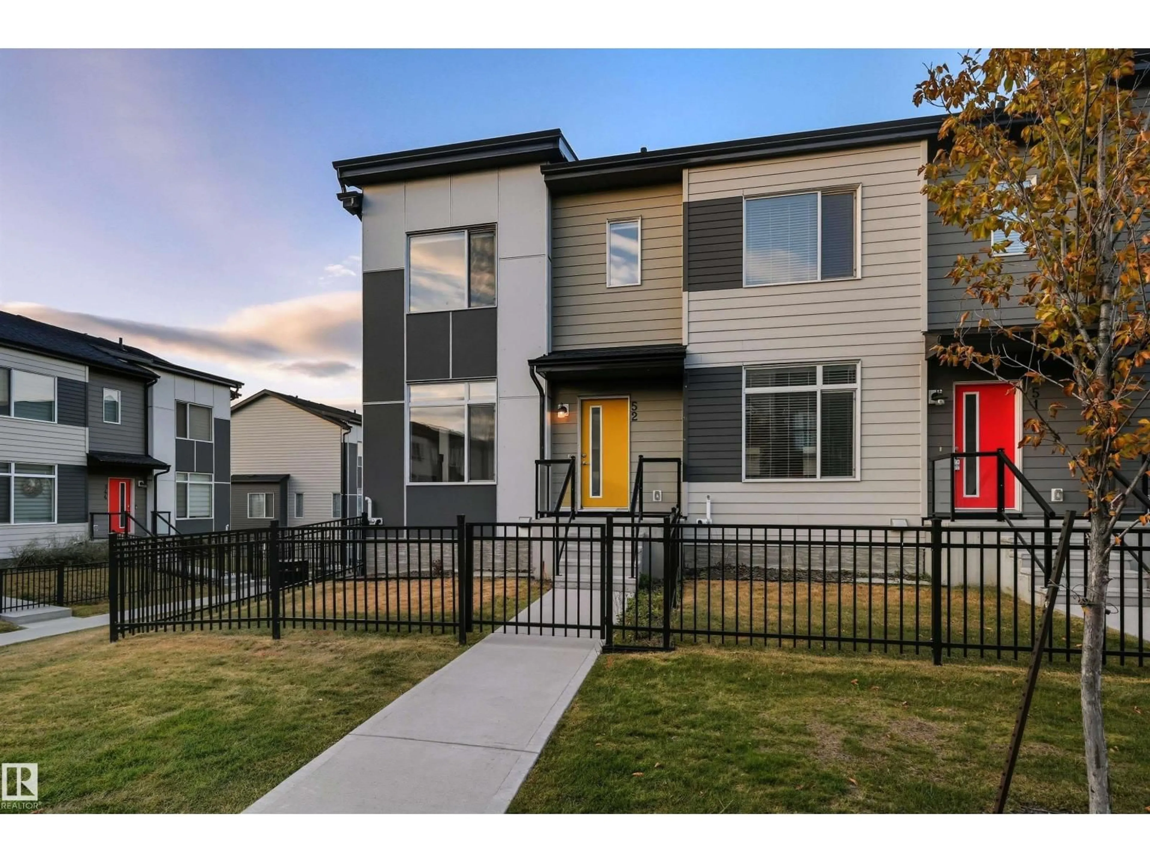 Home with vinyl exterior material, street for 804 - 52 WELSH DR, Edmonton Alberta T6X1Y8