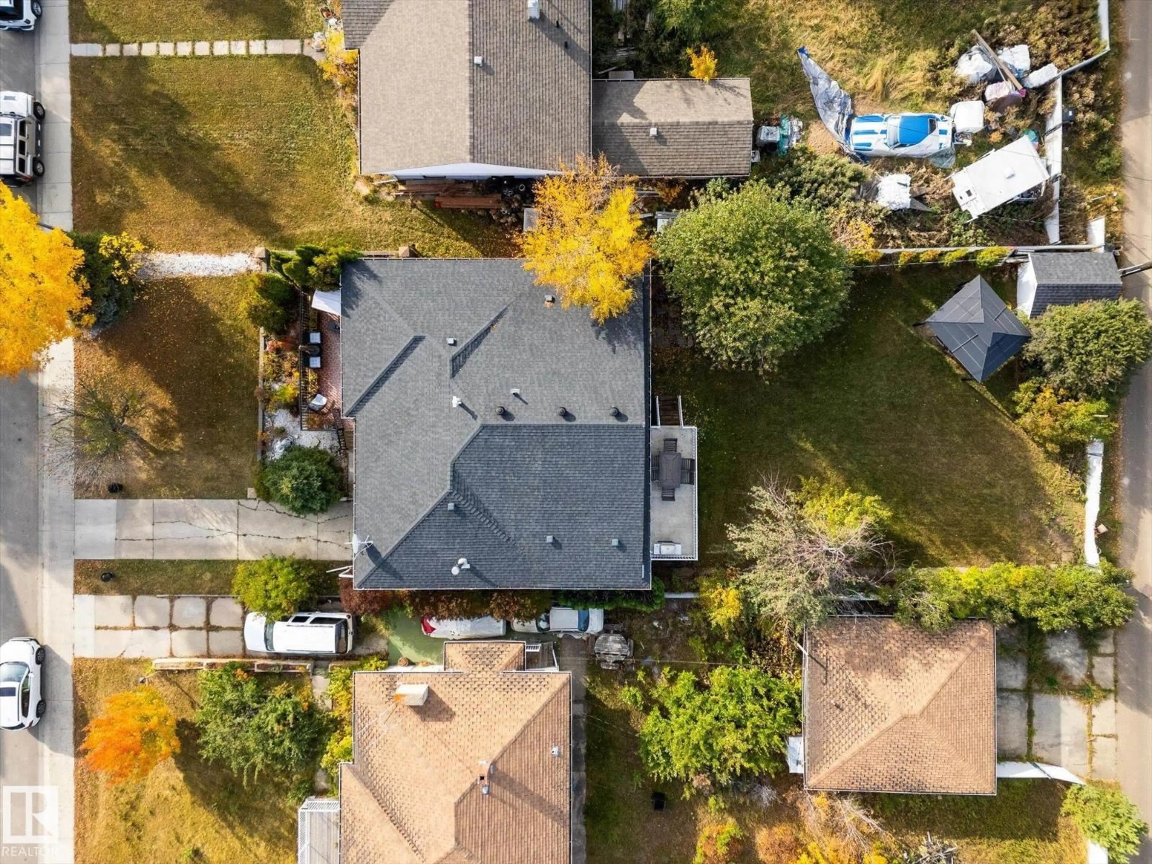 A pic from outside/outdoor area/front of a property/back of a property/a pic from drone, street for NW - 11124 110A AV, Edmonton Alberta T5H1K1