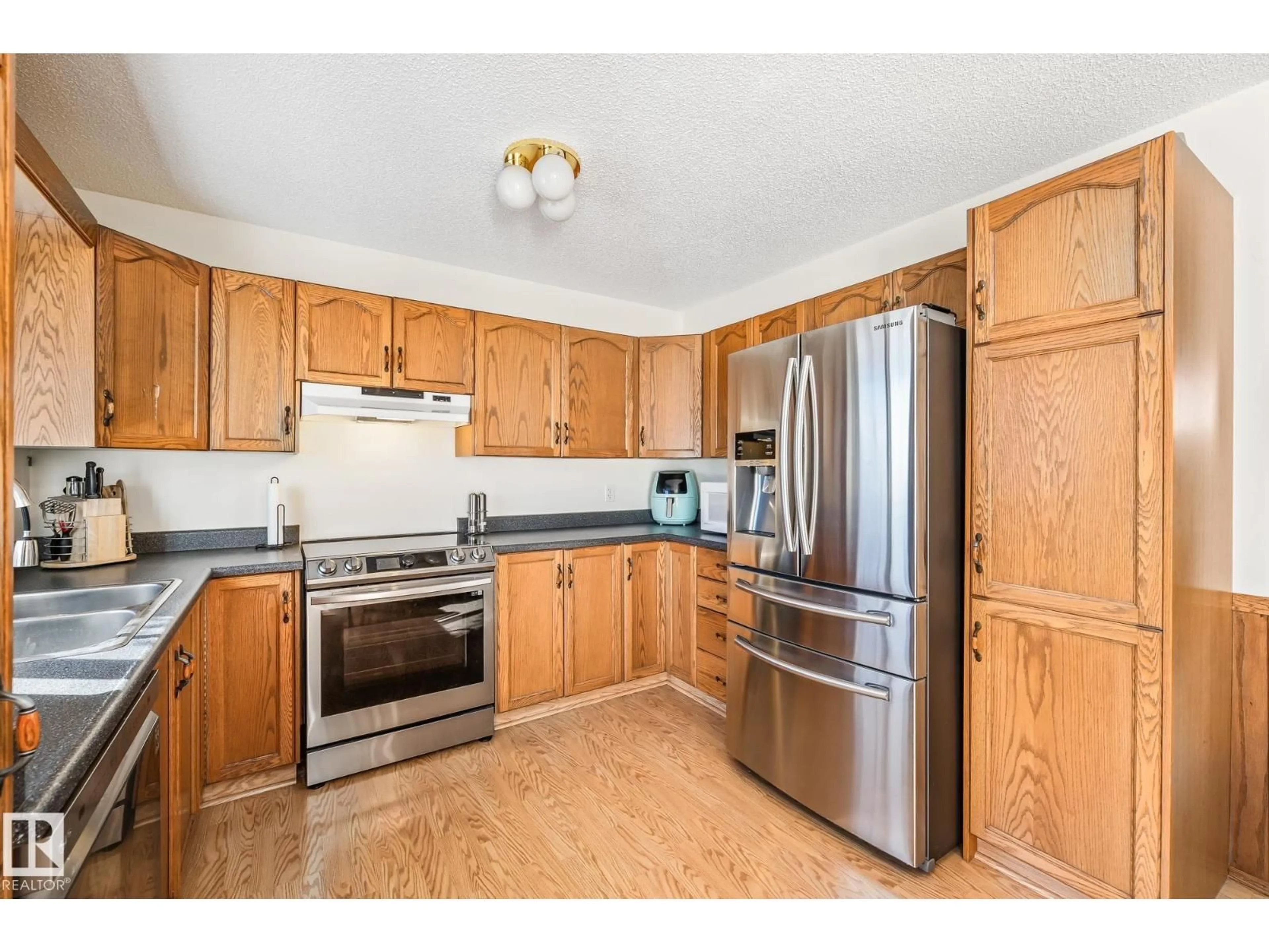 Standard kitchen, unknown for 16 RIVERPOINTE, Fort Saskatchewan Alberta T8L4H4