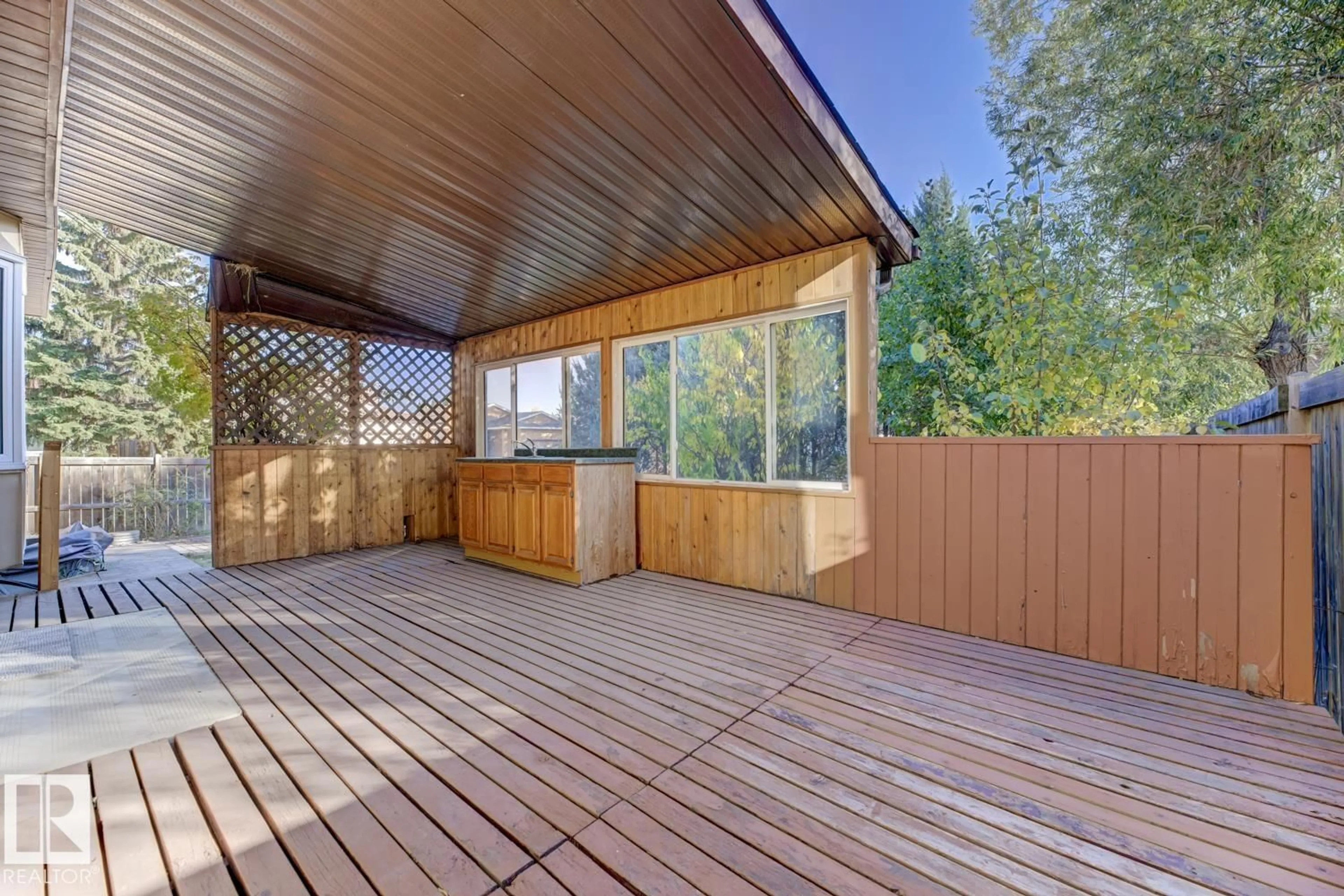 Patio, unknown for 11105 20 AV, Edmonton Alberta T6J4S6