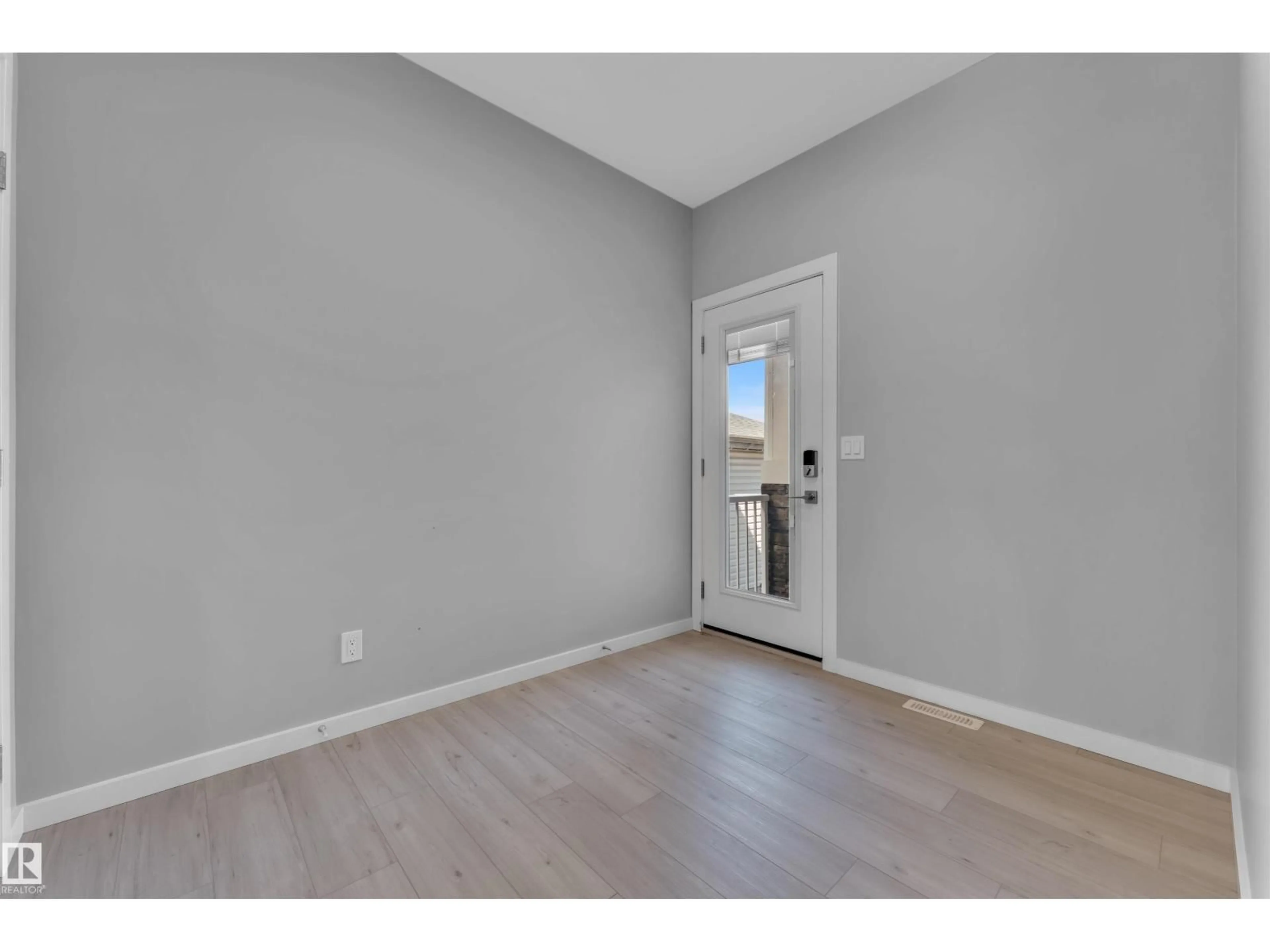 A pic of a room for 611 31 AV, Edmonton Alberta T6T2V6
