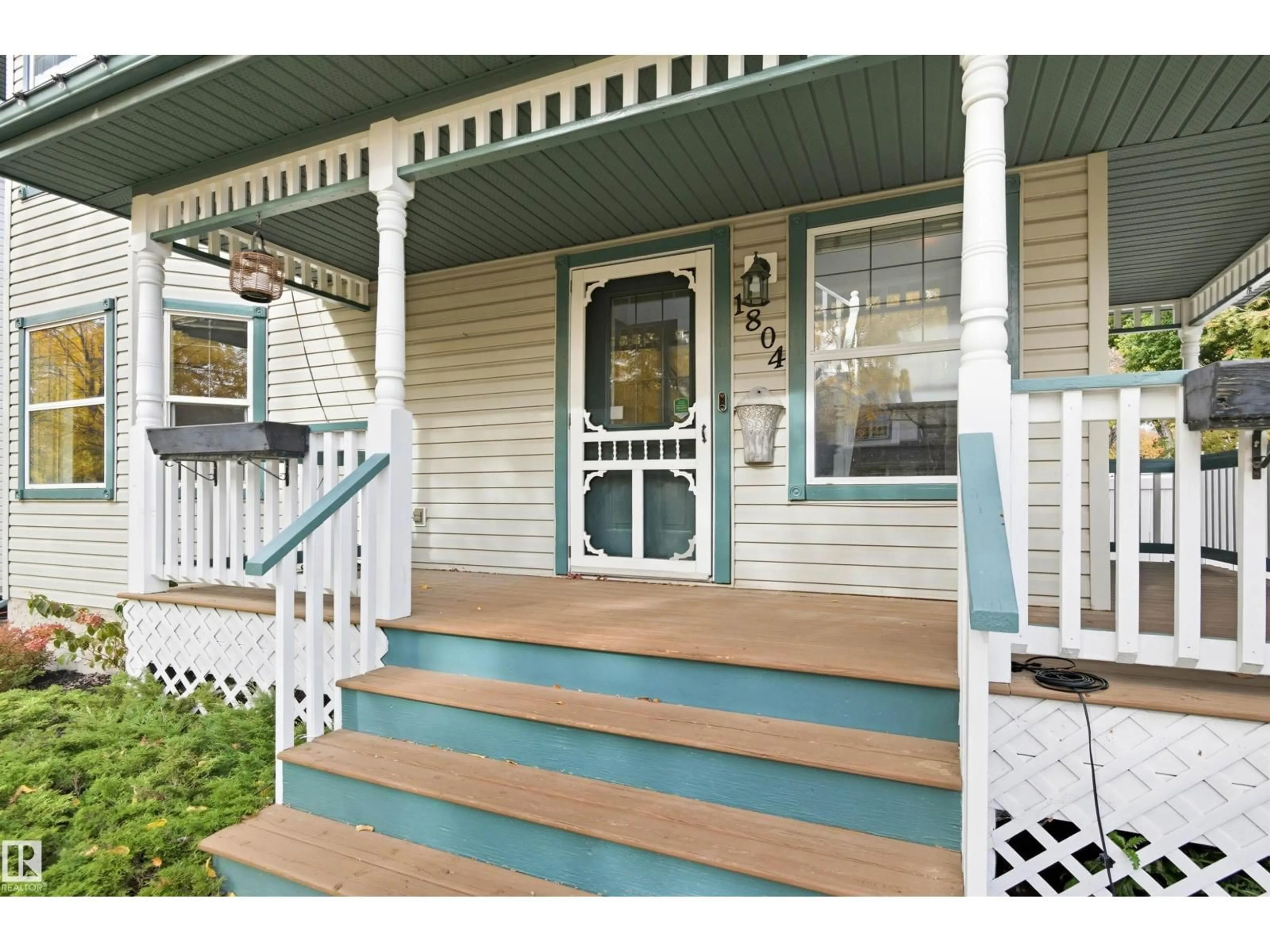 Home with vinyl exterior material, street for 1804 TANNER WD, Edmonton Alberta T6R2S6