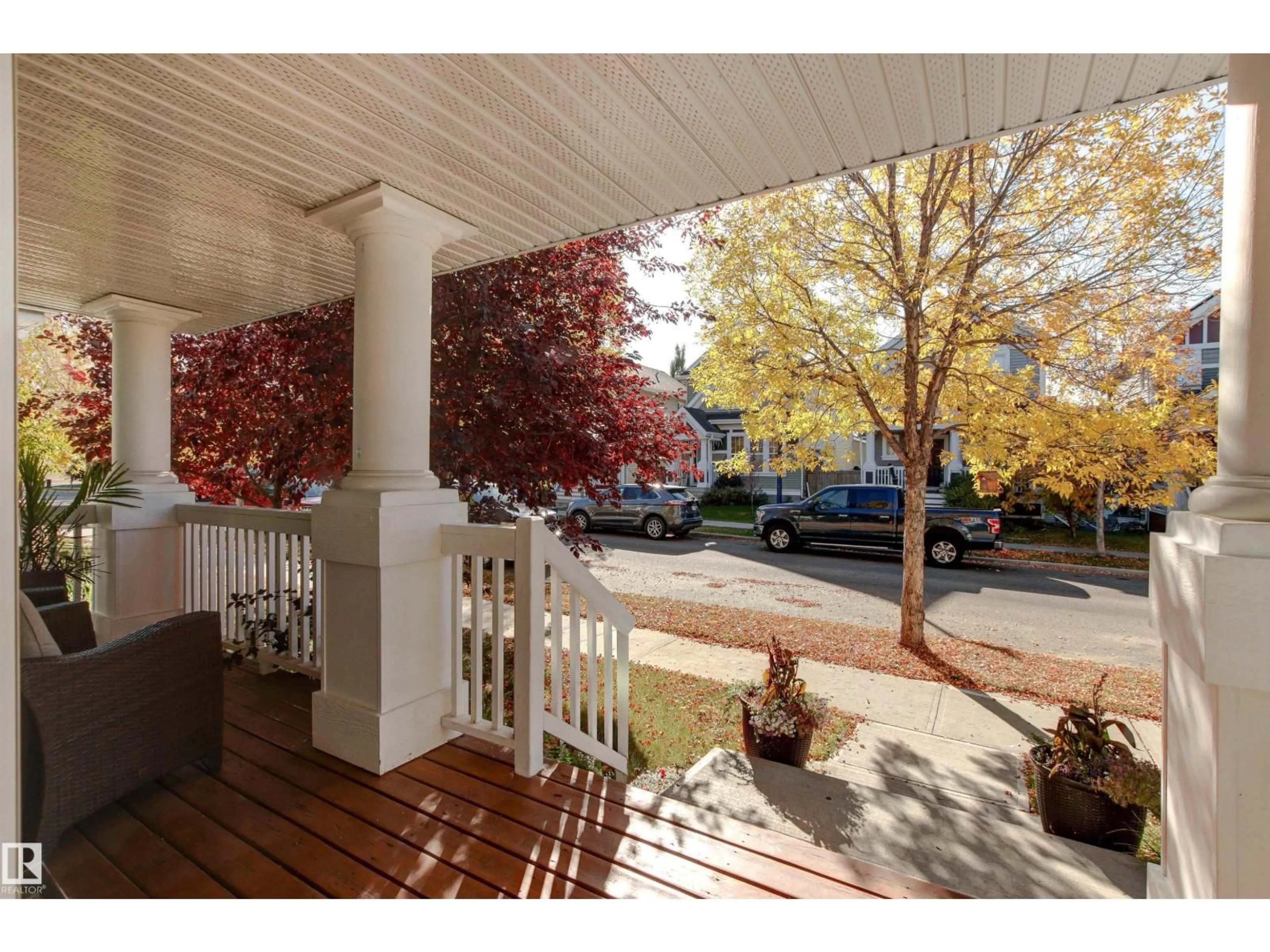 Patio, street for 6940 22 AV, Edmonton Alberta T6X0V4
