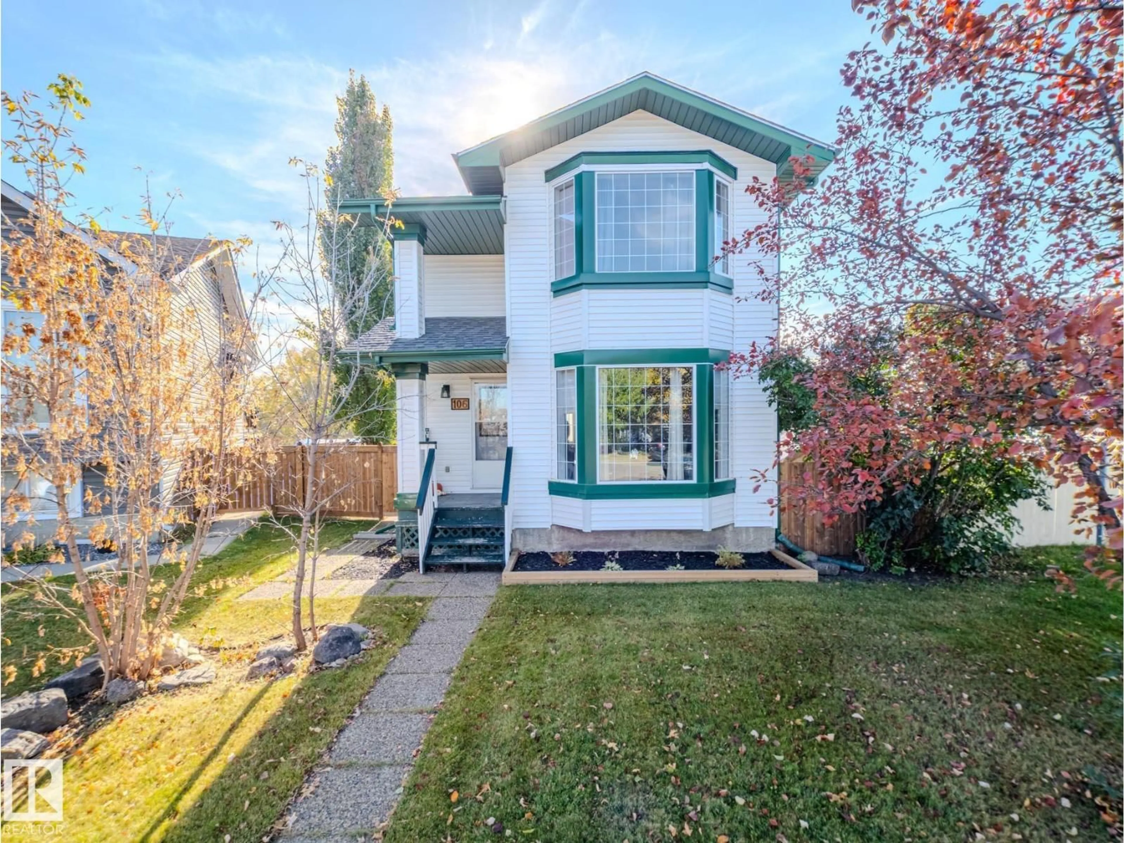 Home with vinyl exterior material, street for 106 HEATHERGLEN CR, Spruce Grove Alberta T7X3X5