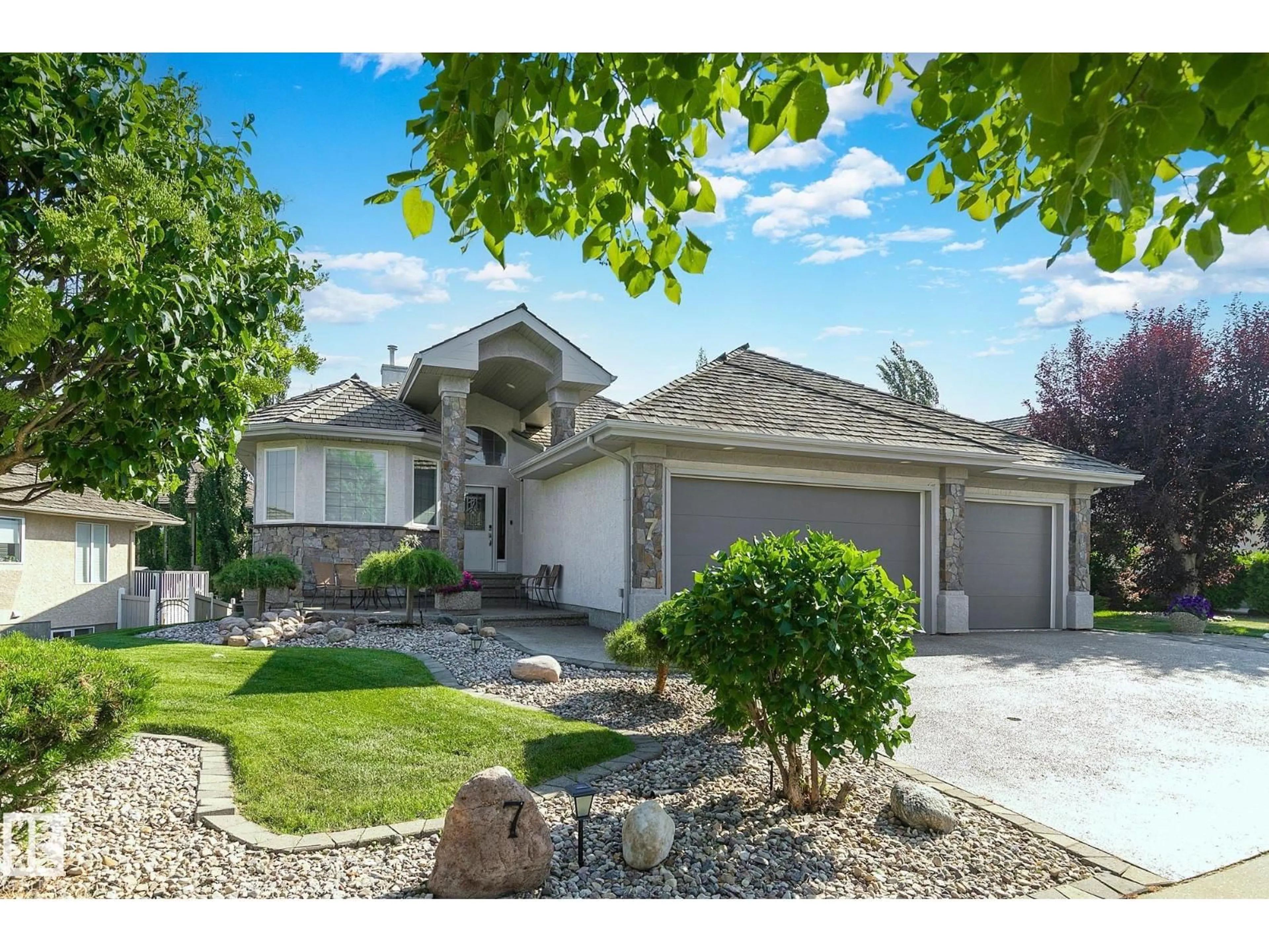Home with vinyl exterior material, street for 7 KINGSBURY CR, St. Albert Alberta T8N6W5