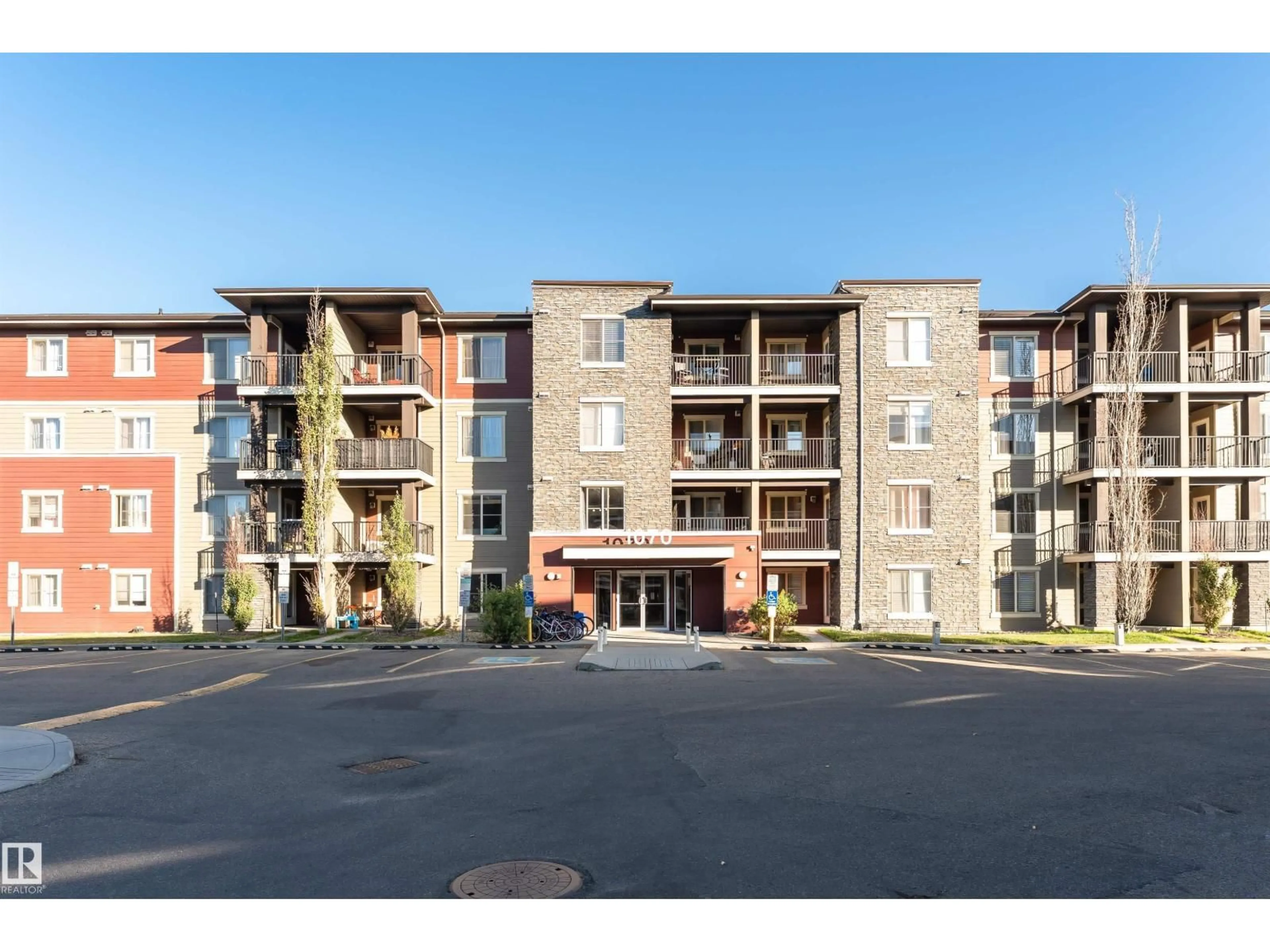 A pic from outside/outdoor area/front of a property/back of a property/a pic from drone, building for 321 - 1070 MCCONACHIE BV, Edmonton Alberta T5Y0X1